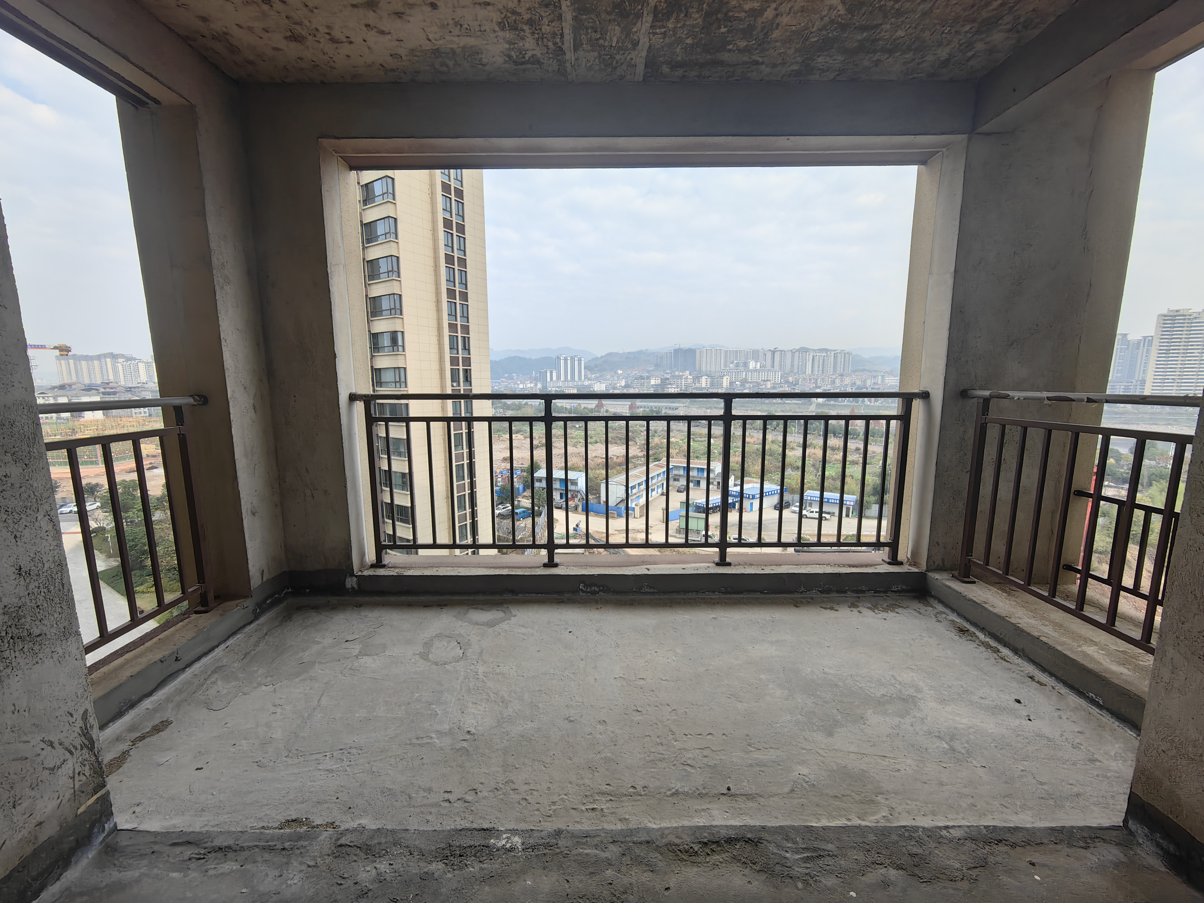 东宸江山里  4室2厅2卫    75.0万