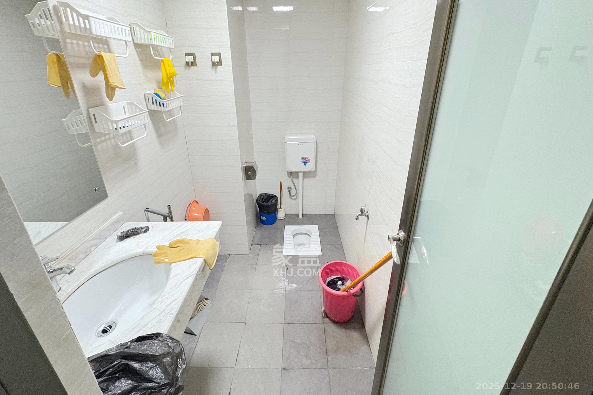 明城国际 1室1厅1卫 32.8万 明城国际 1室1厅1卫 32.8万卫生间