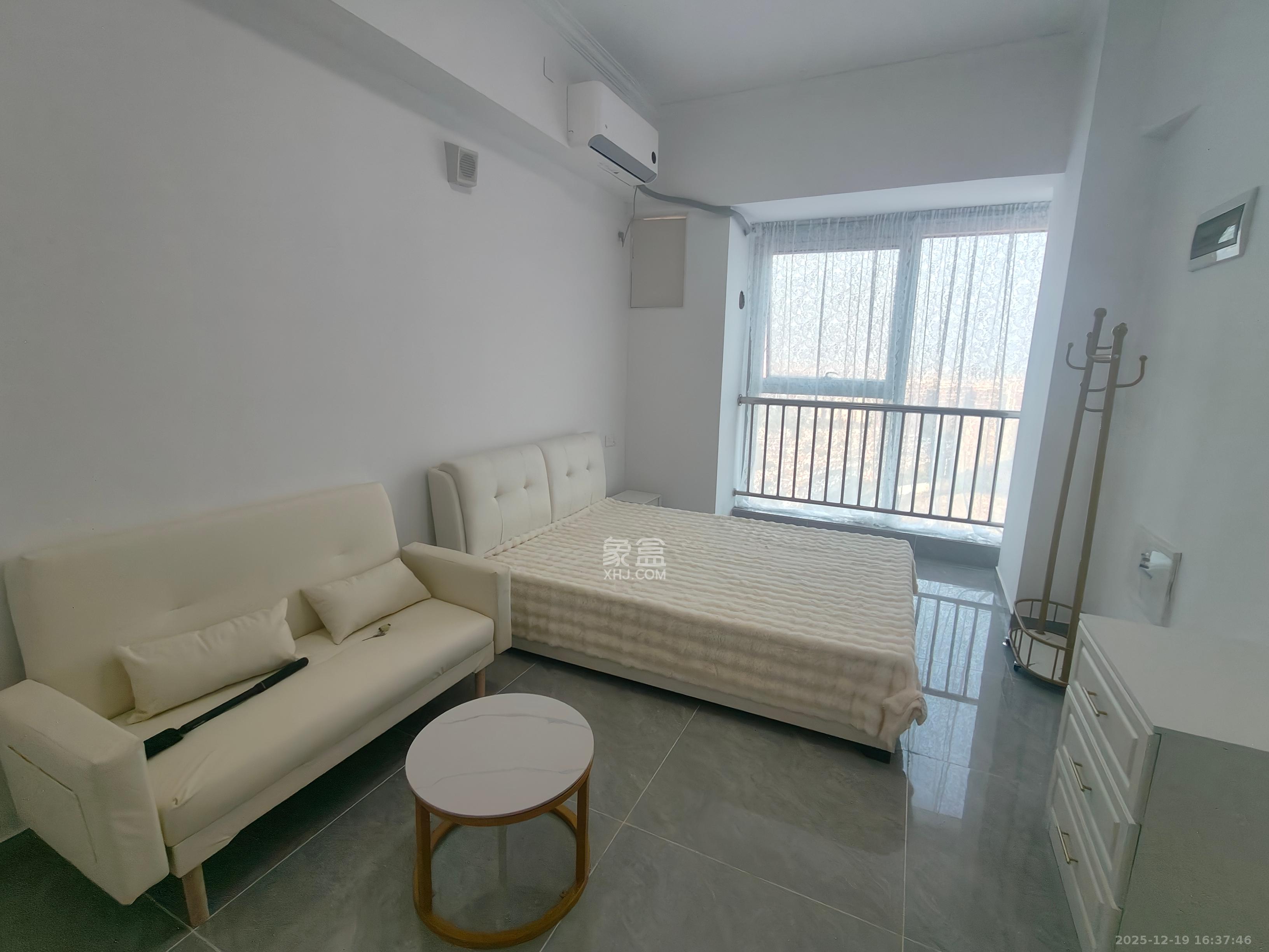 恒大誉府（融誉商业中心）  1室1厅1卫    1600.0元/月