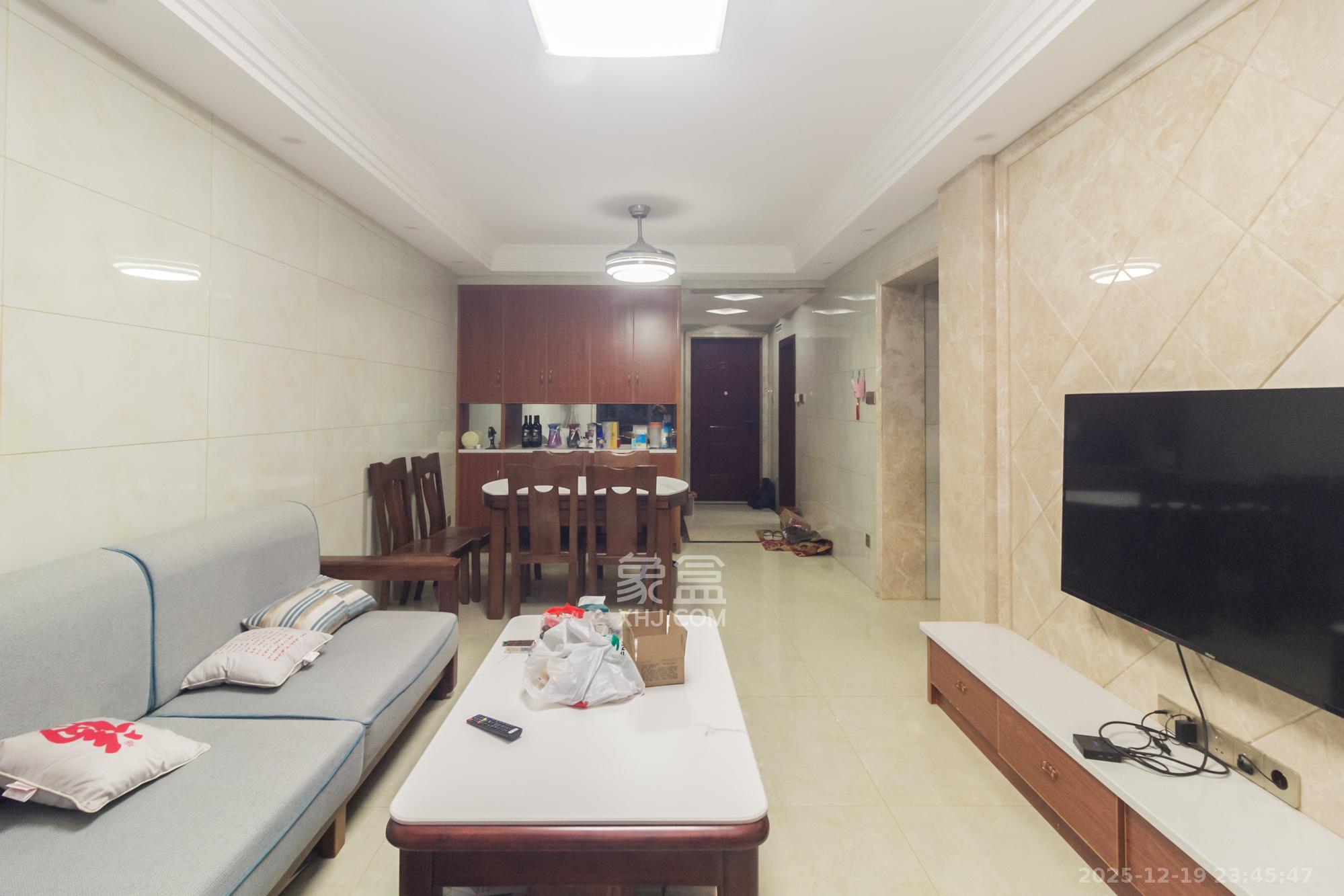 芙蓉万国城MOMA（卓越汇富苑）  3室2厅1卫    78.0万