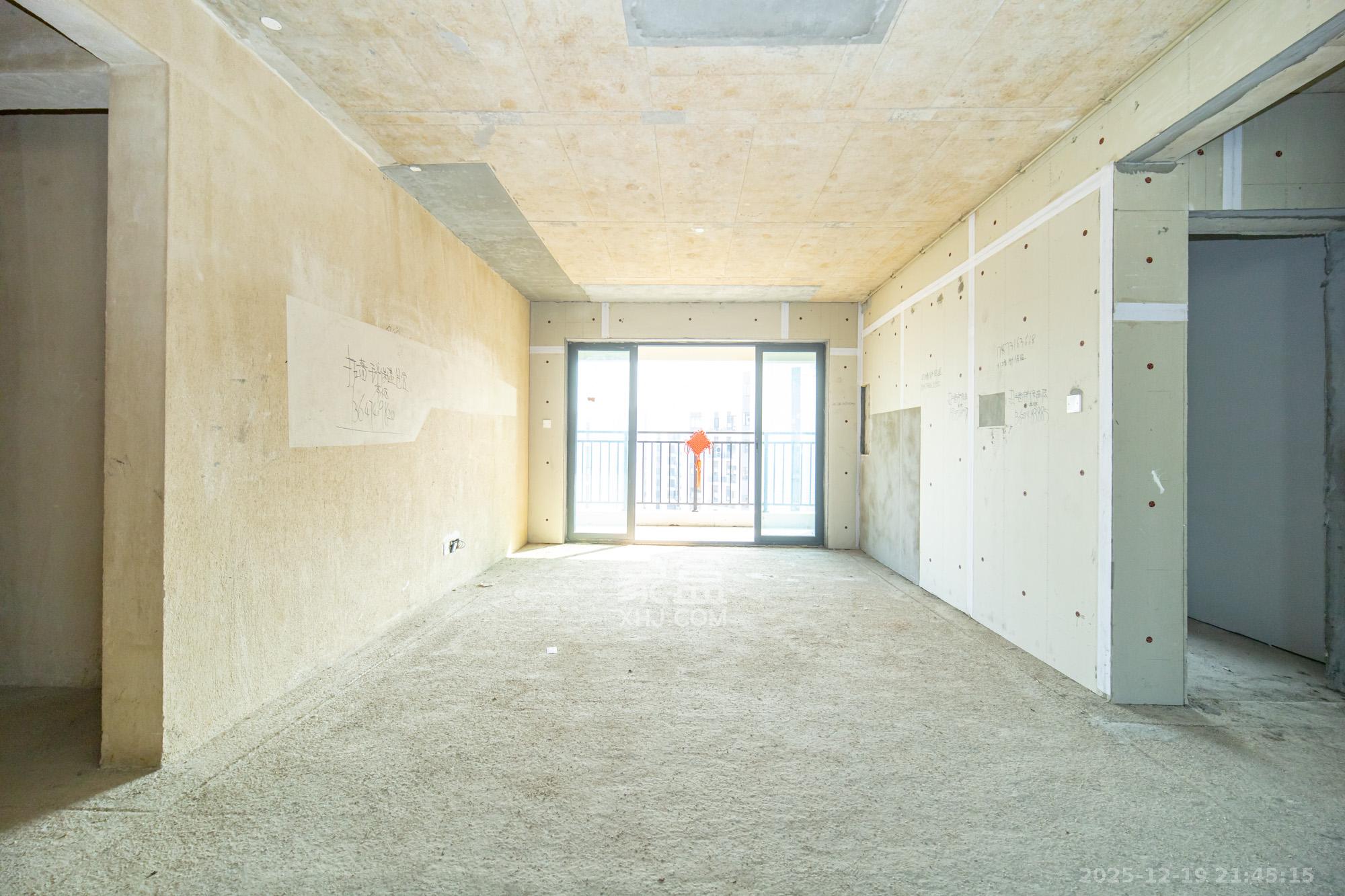 保利和光尘樾  4室2厅2卫    126.0万