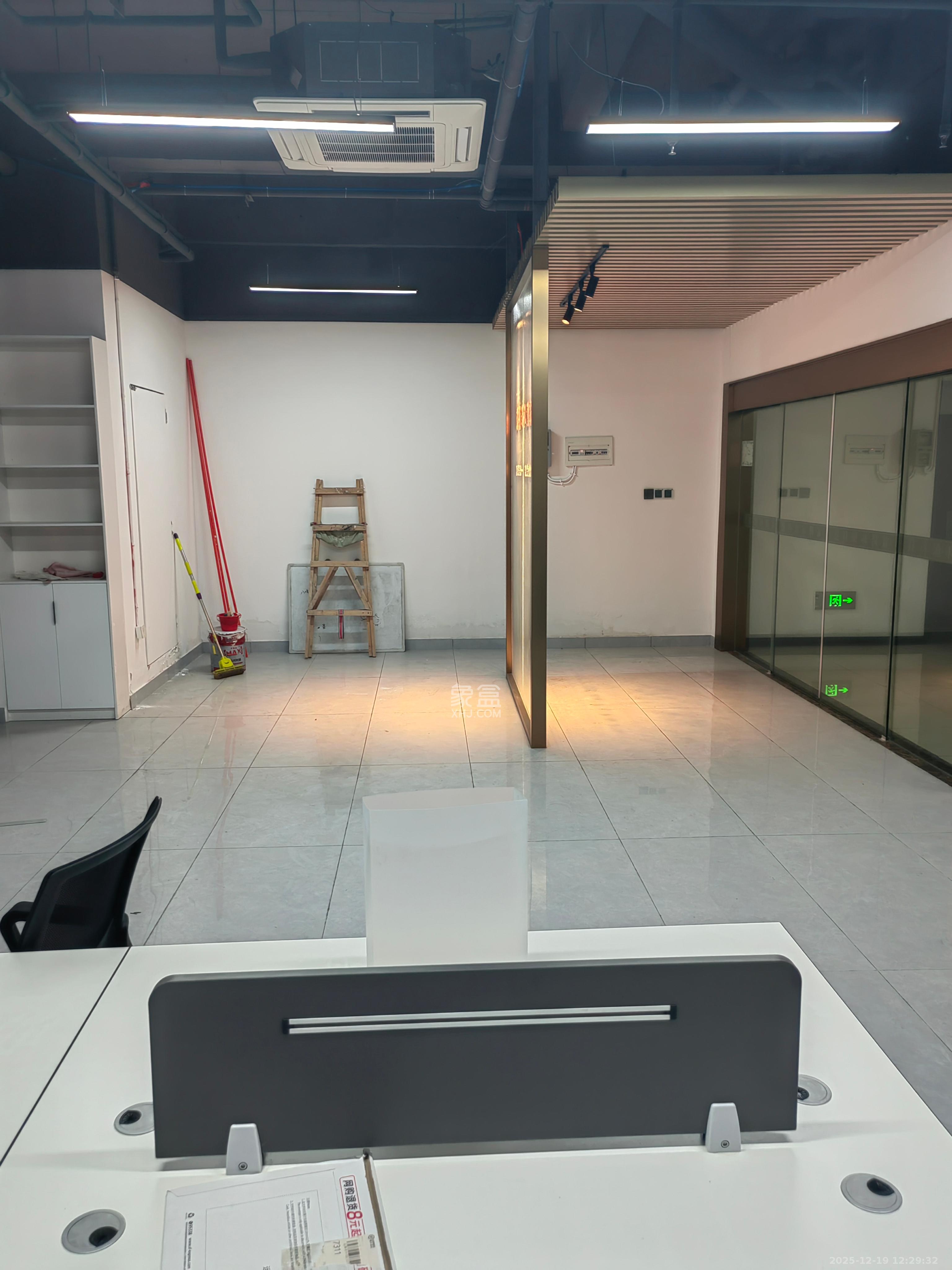 力都大厦   75.0㎡      2300.0元/月室内图