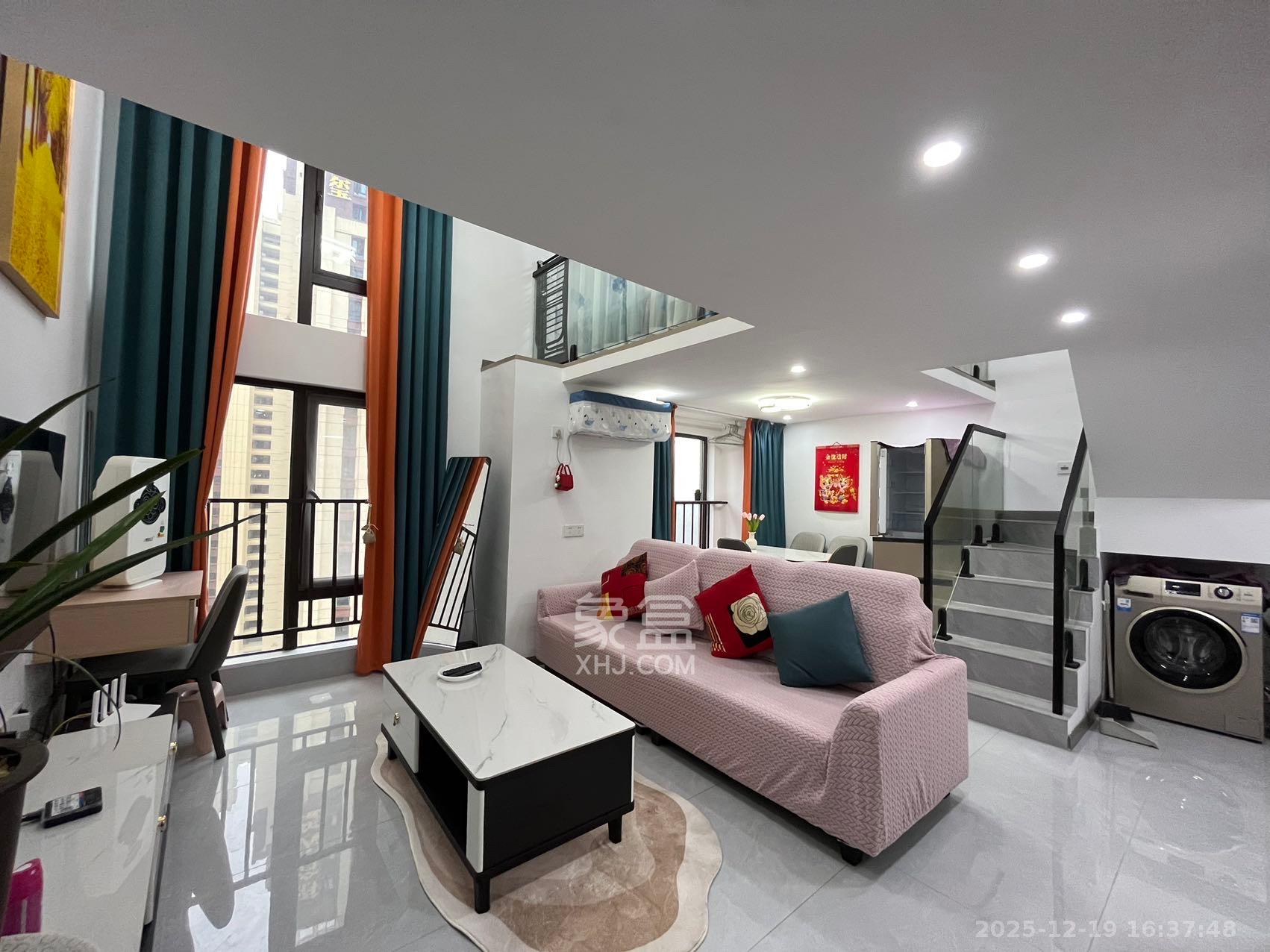 卓越江岸  2室1厅1卫    2700.0元/月