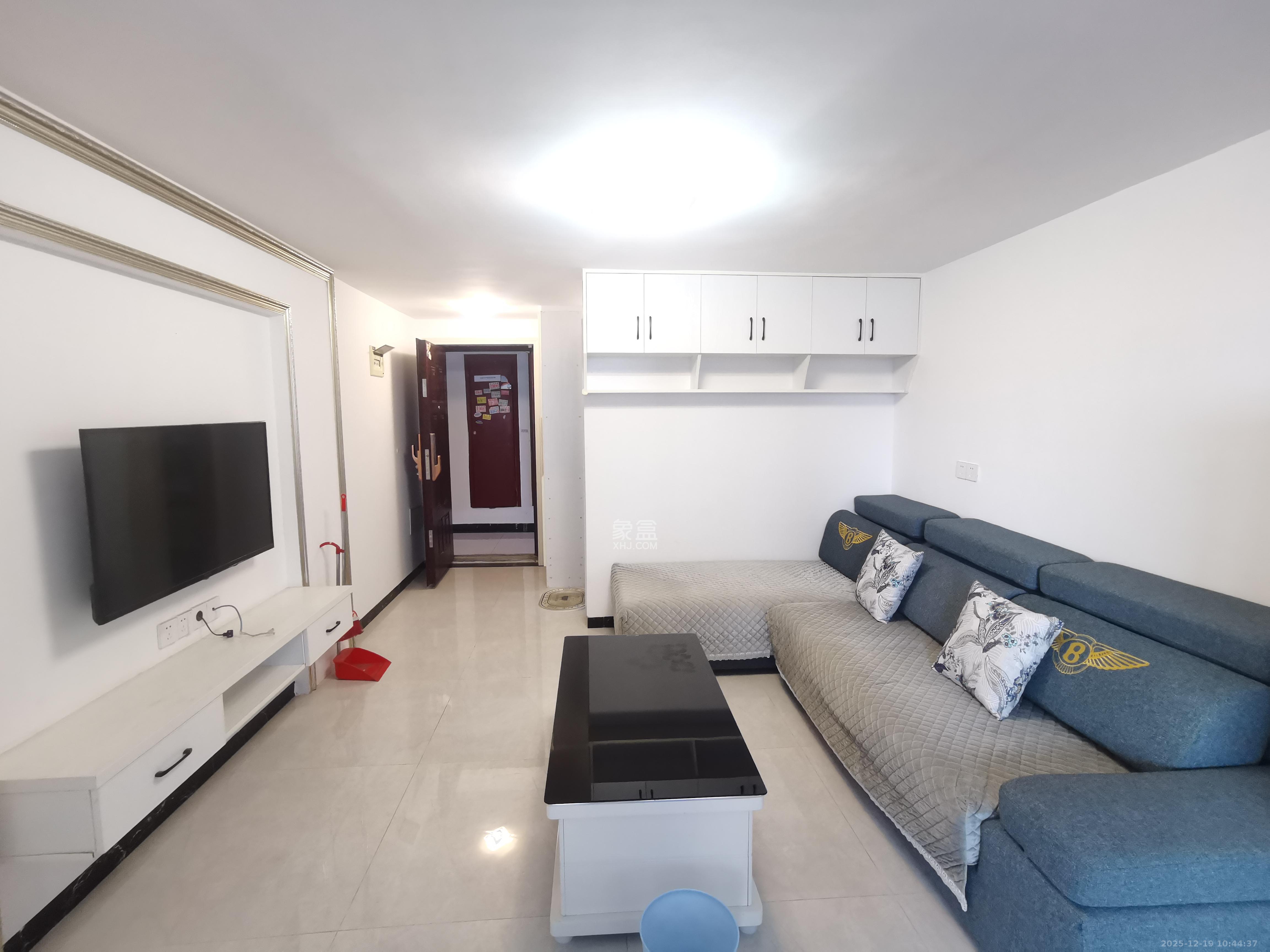 艾美潇湘  1室1厅1卫    1400.0元/月