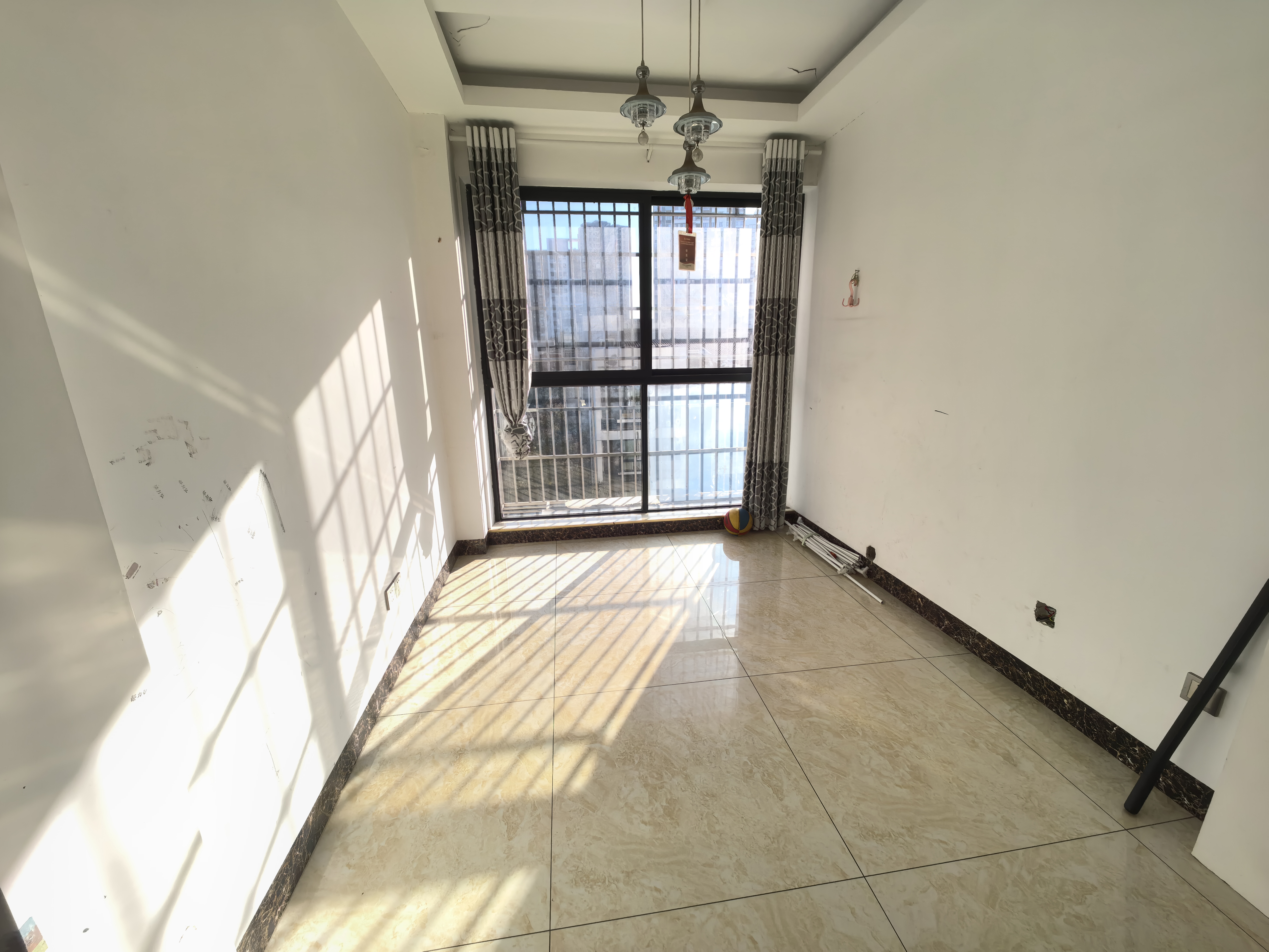 莱茵小镇  4室2厅2卫    42.8万室内图