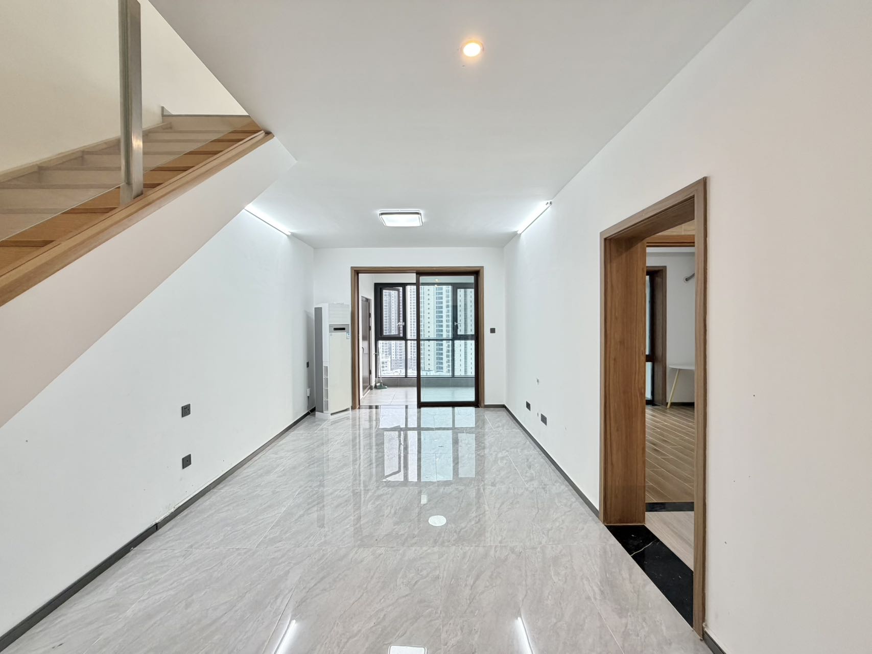 海航豪庭南苑  2室2厅2卫    245.0万