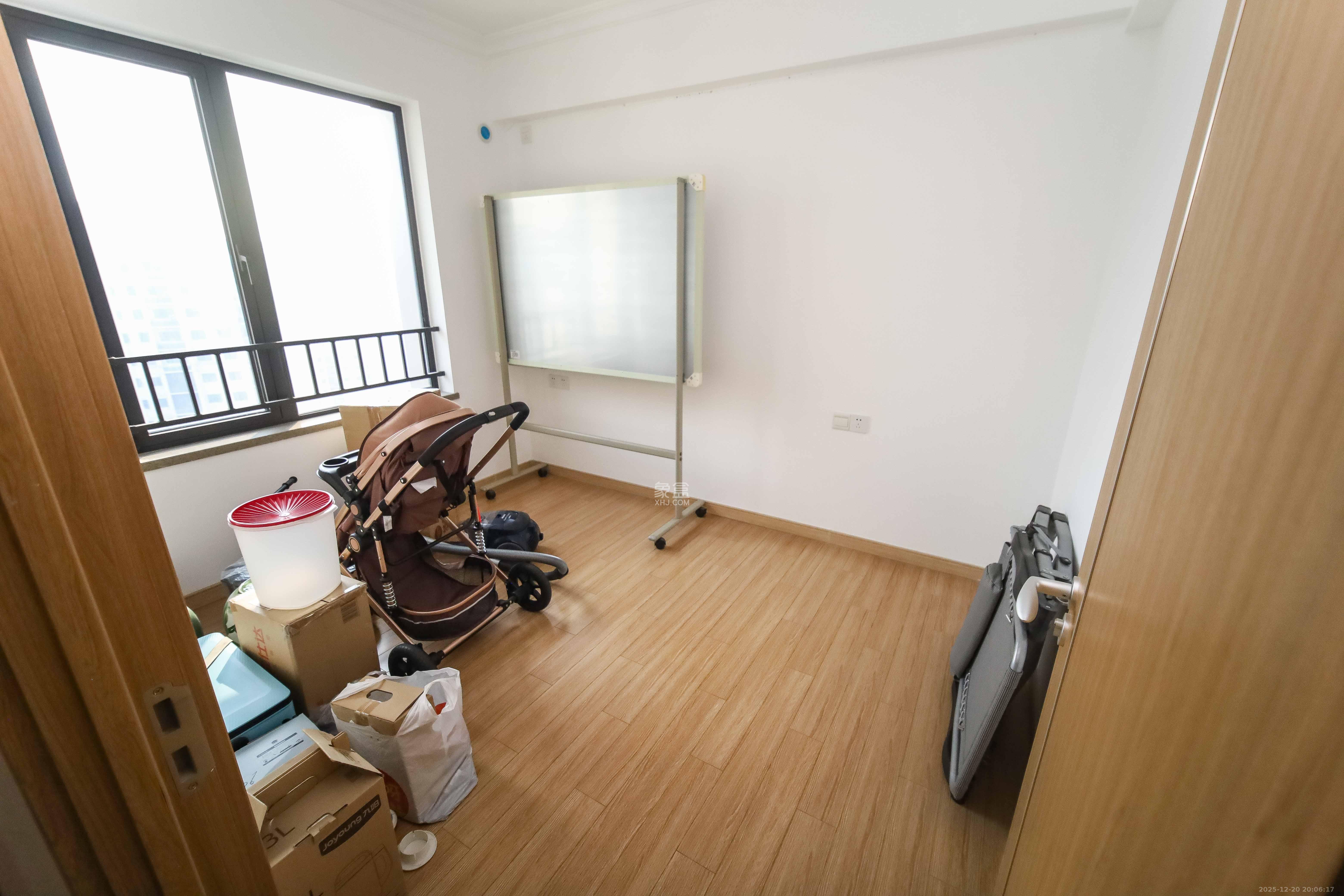 万科金域蓝湾  3室2厅2卫    102.8万卧室