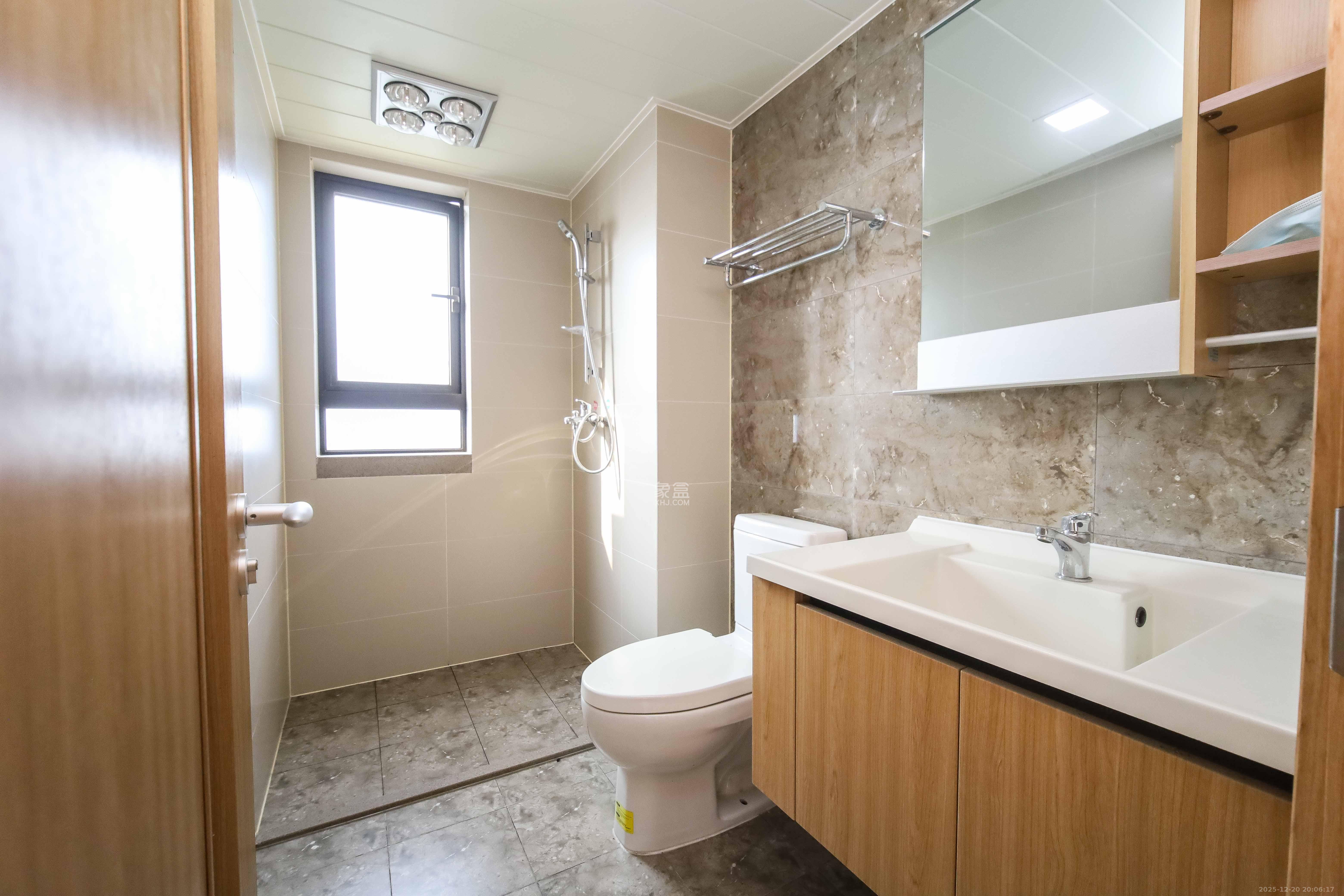 万科金域蓝湾  3室2厅2卫    102.8万卫生间