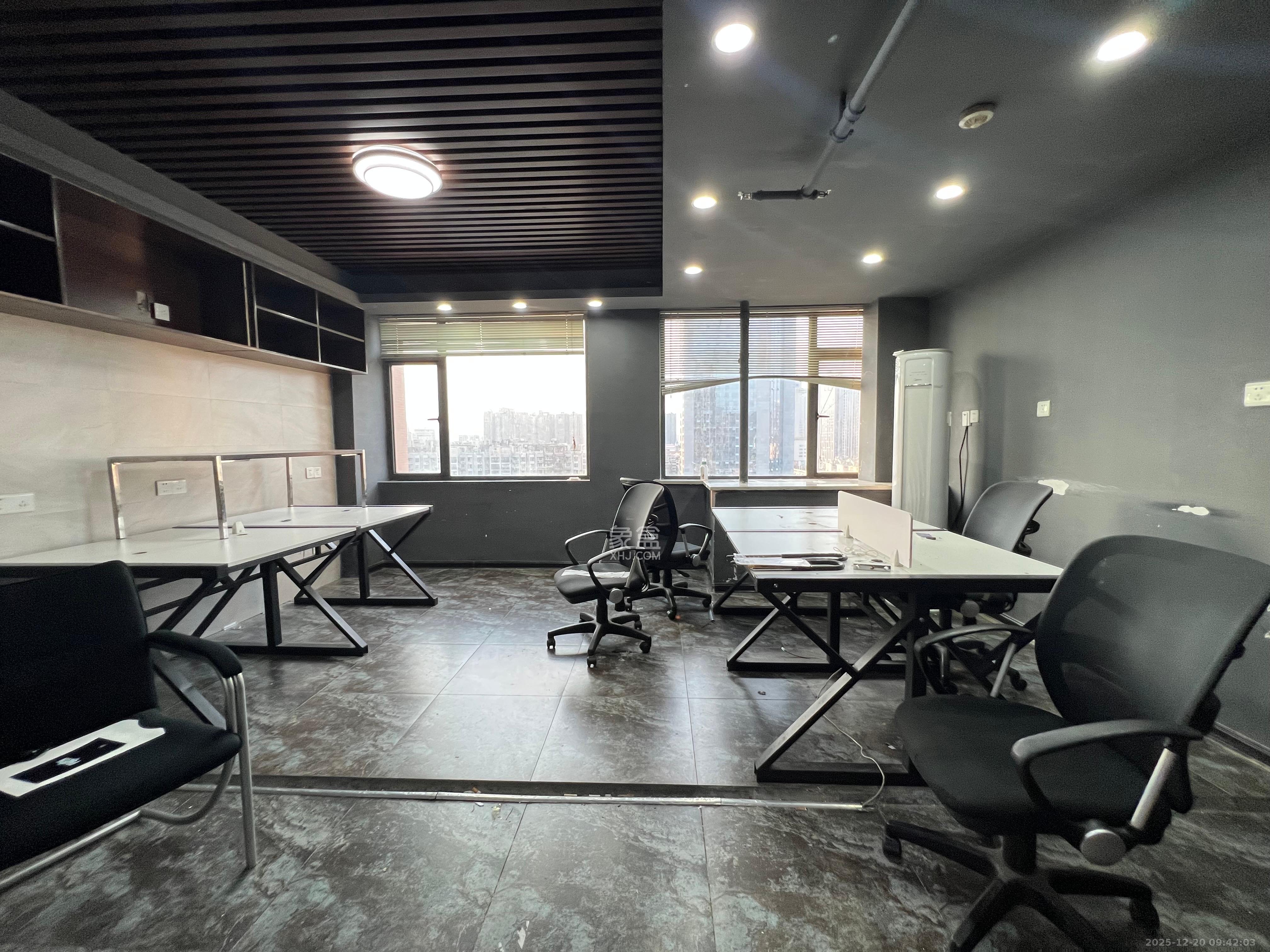 长房中庭国际（东郡华蓉广场）  1室1厅1卫    2800.0元/月