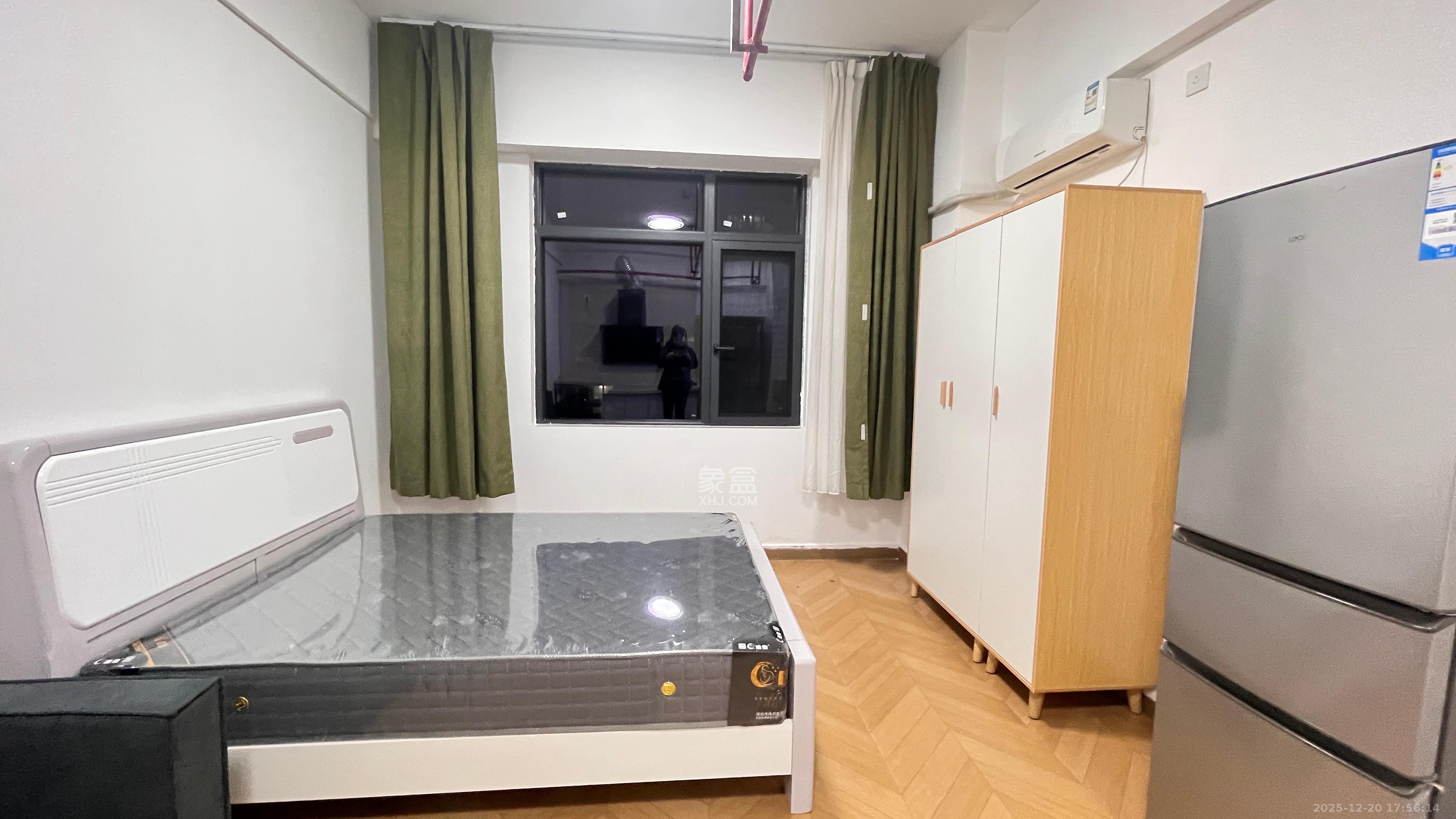 华瑞电子商厦（湖南科佳摄影城）  1室1厅1卫    1400.0元/月