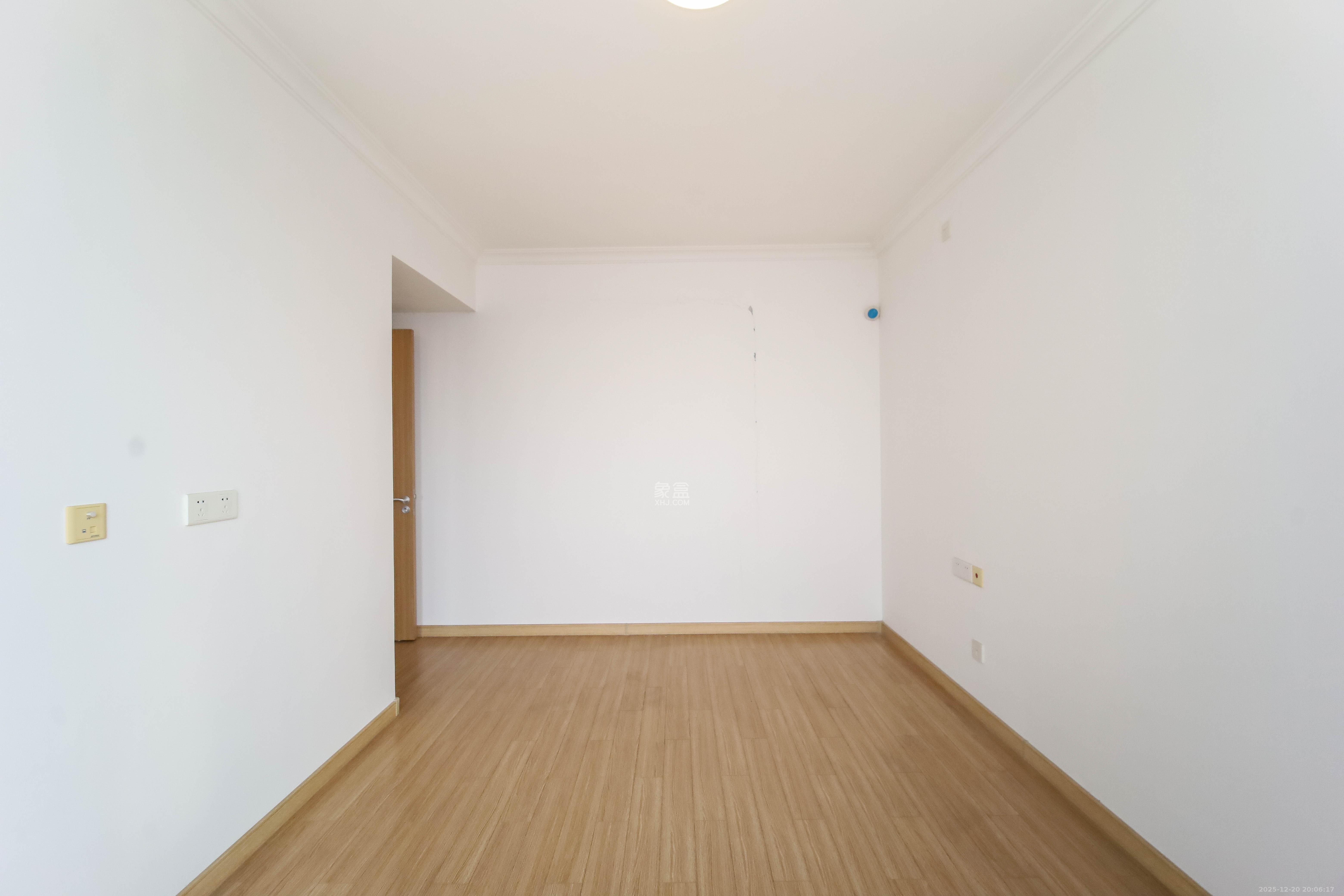 万科金域蓝湾  3室2厅2卫    102.8万卧室