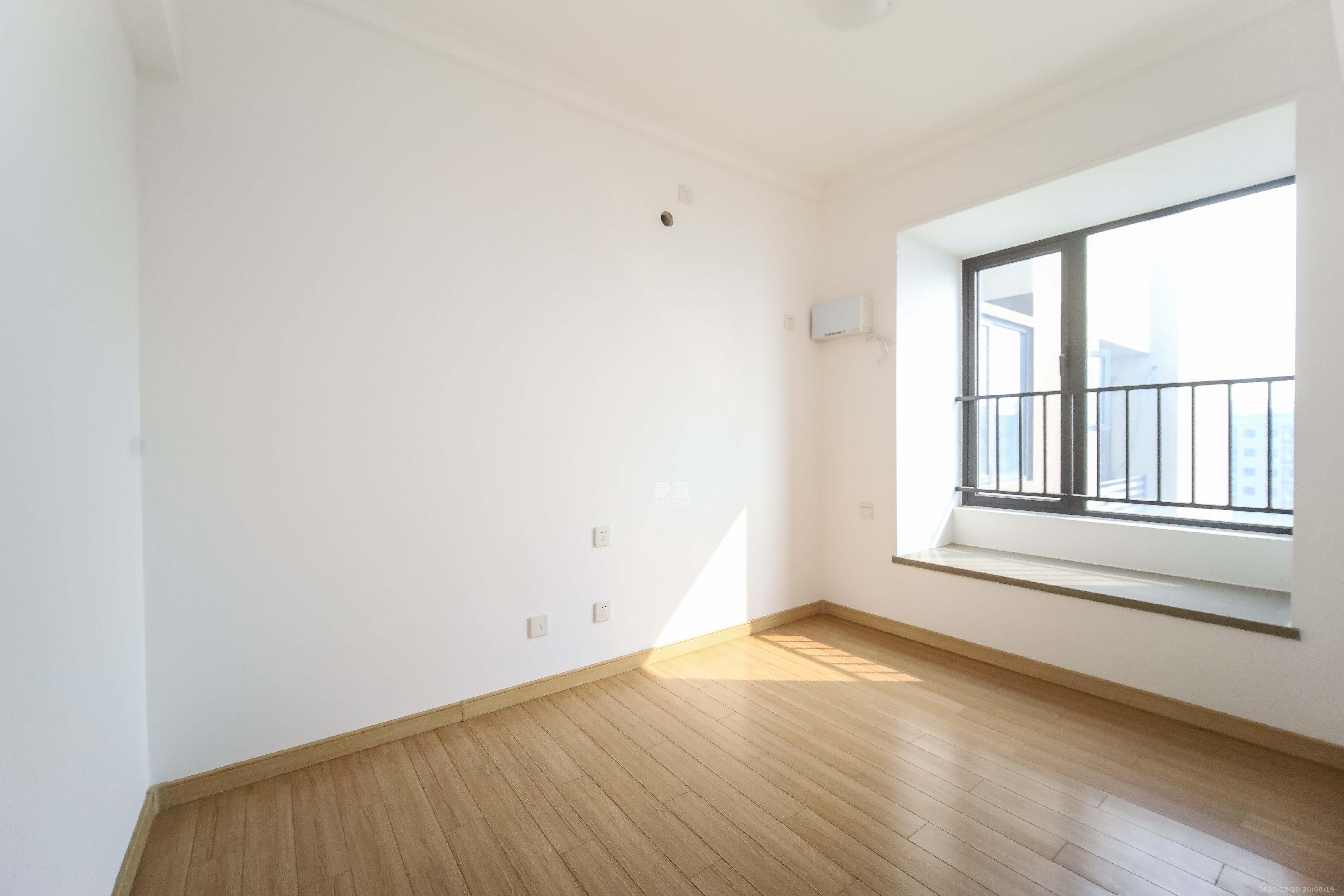 万科金域蓝湾  3室2厅2卫    102.8万卧室