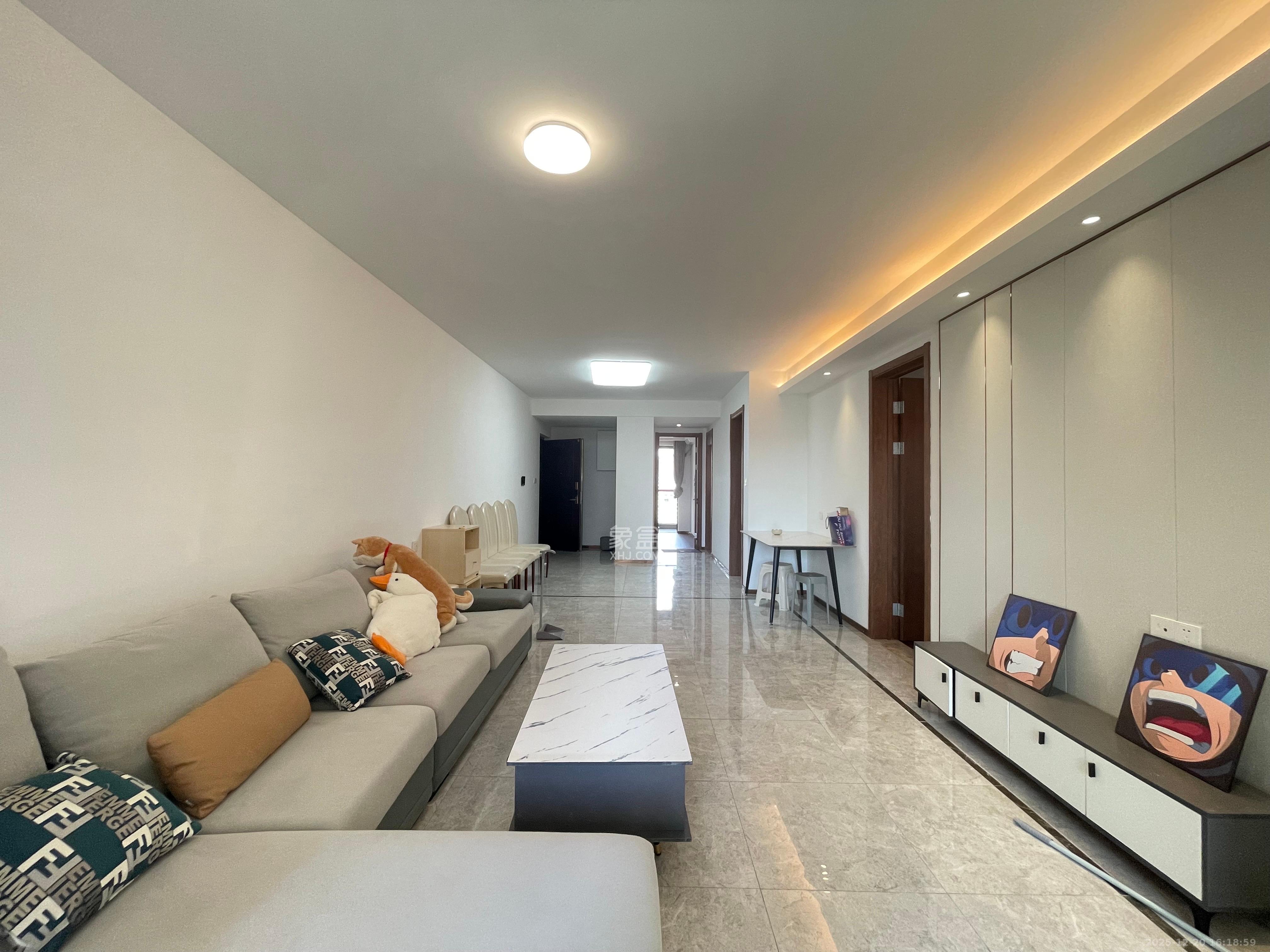 旭辉都会山  3室2厅2卫    4200.0元/月