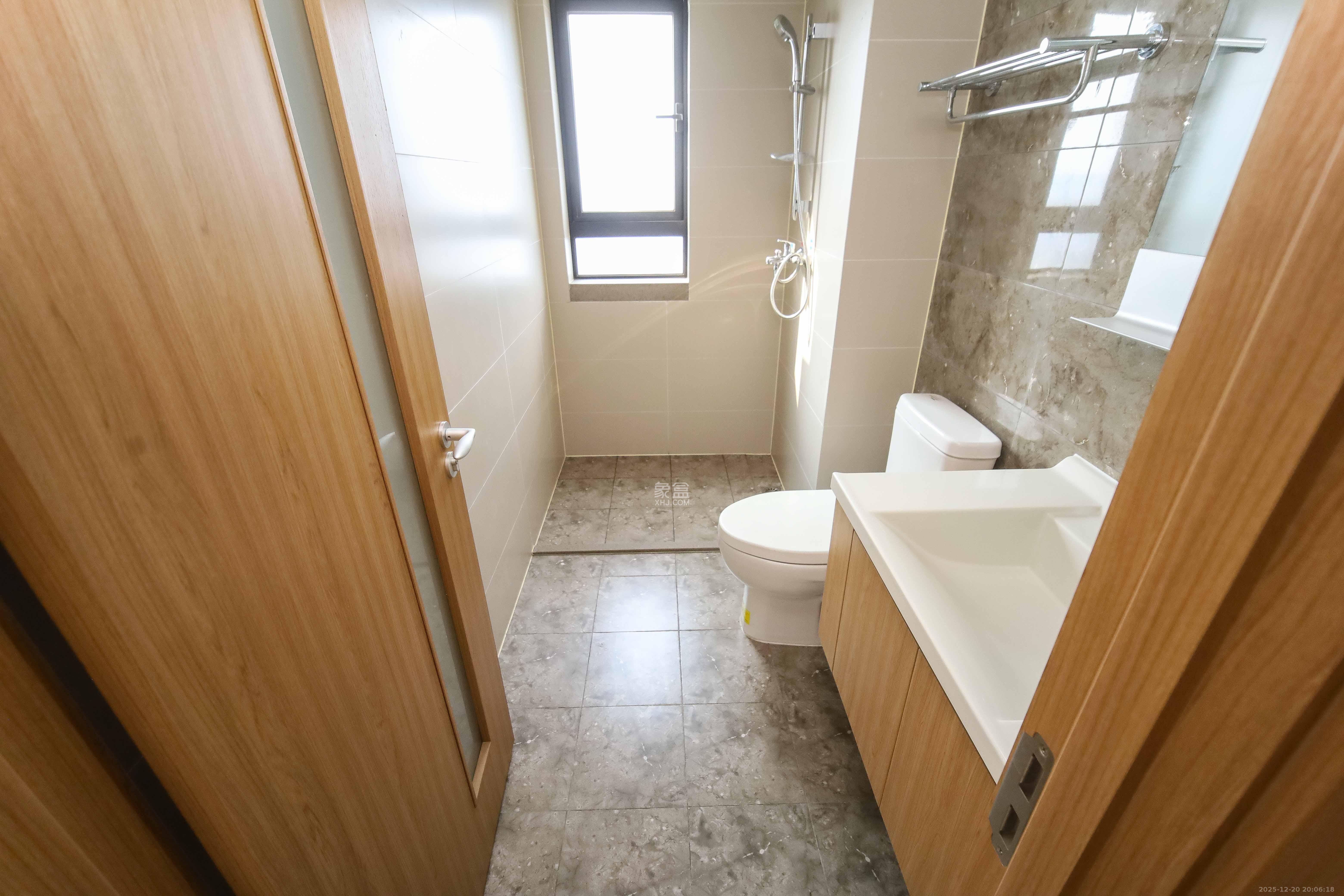 万科金域蓝湾  3室2厅2卫    102.8万卫生间