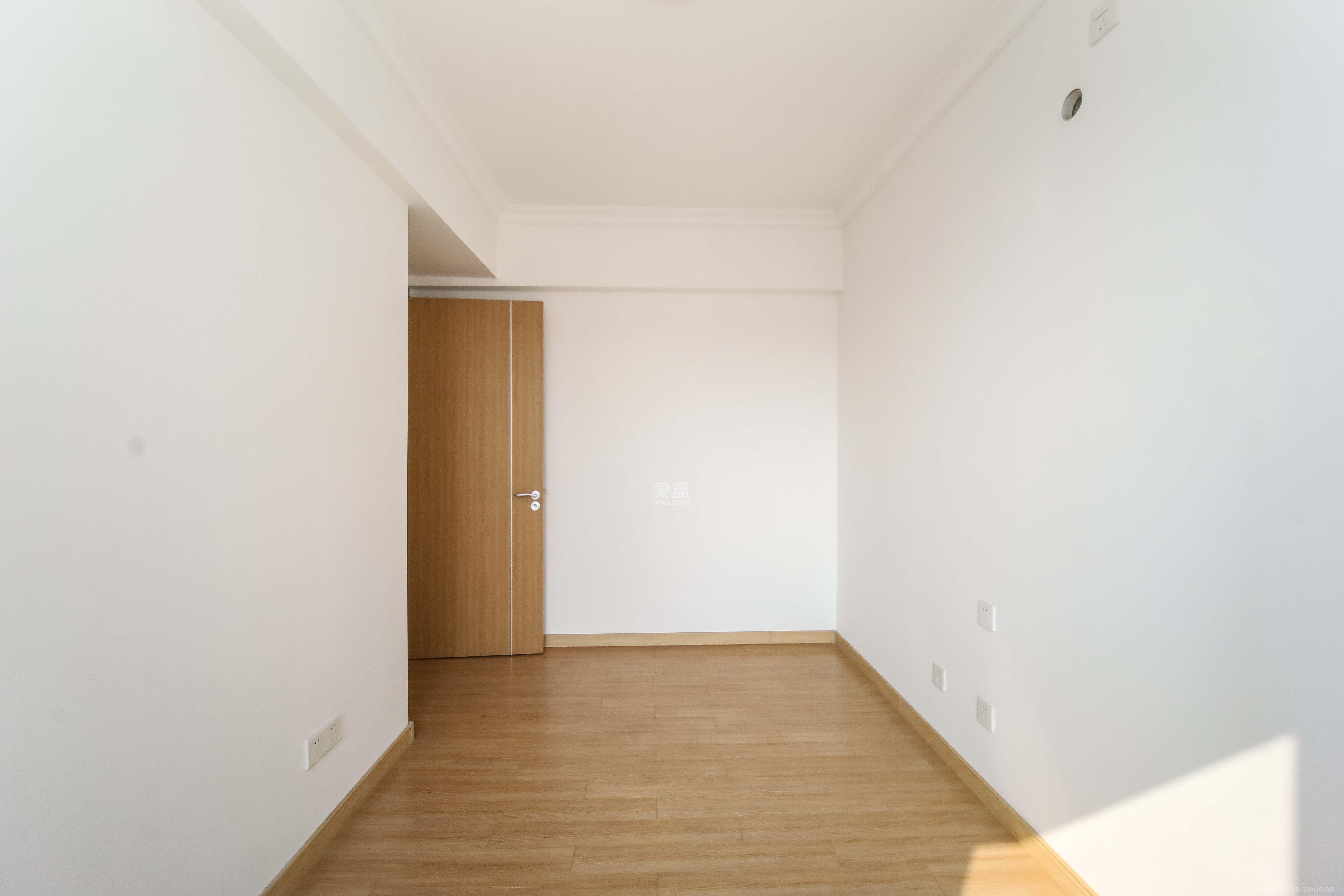 万科金域蓝湾  3室2厅2卫    102.8万卧室