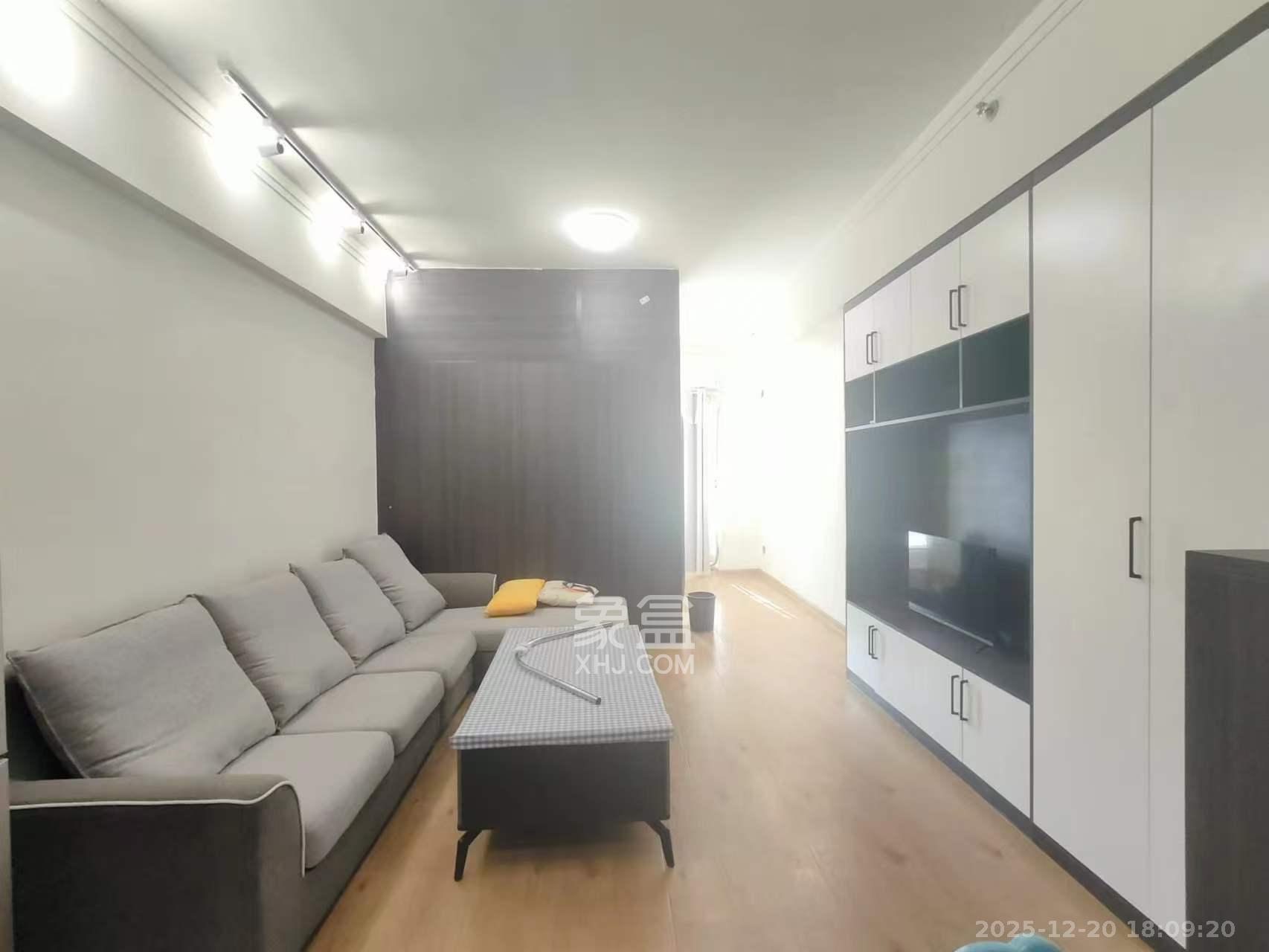 中交广场公寓  1室1厅1卫    1800.0元/月