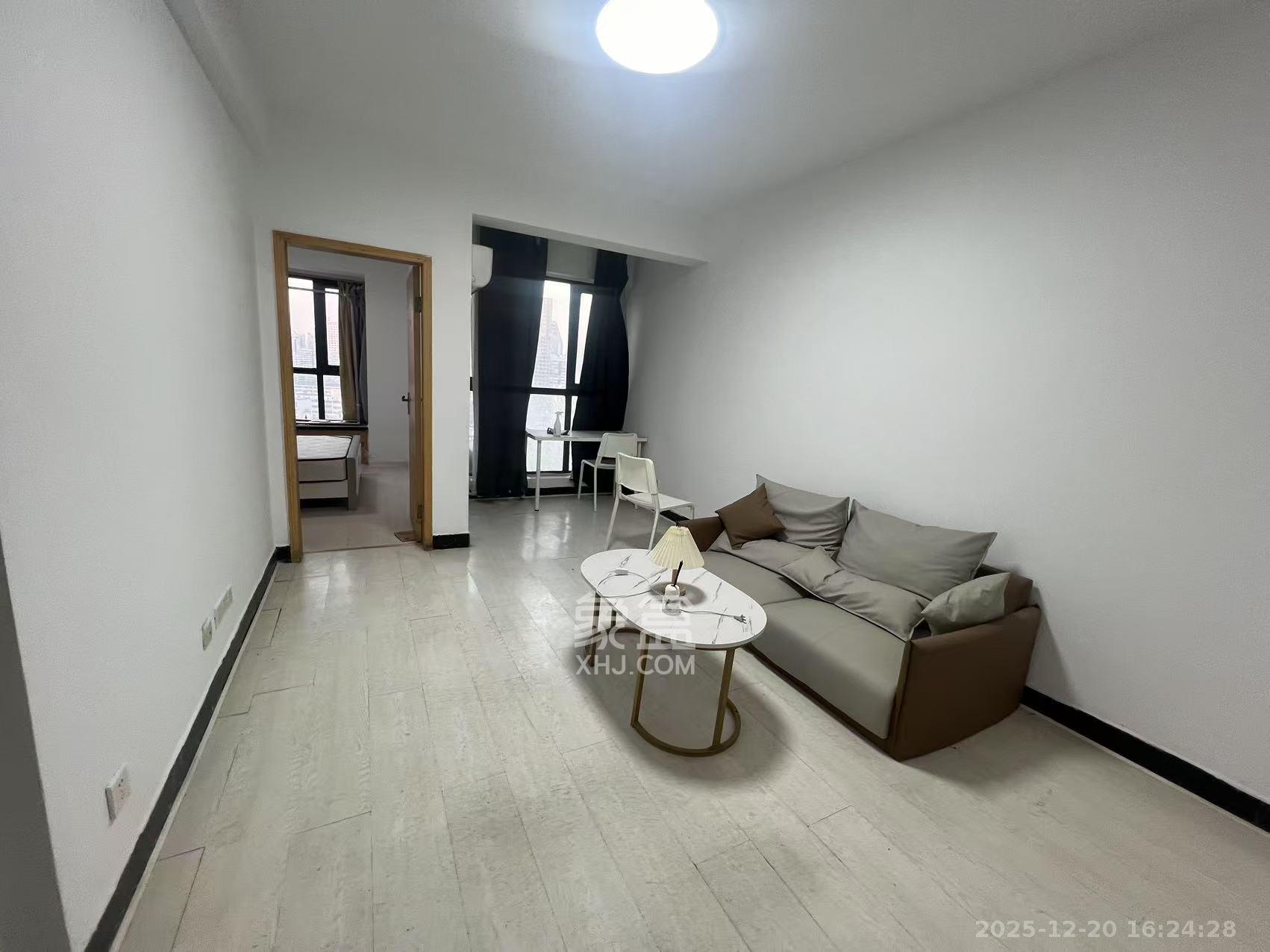 中天广场  1室1厅1卫    2200.0元/月