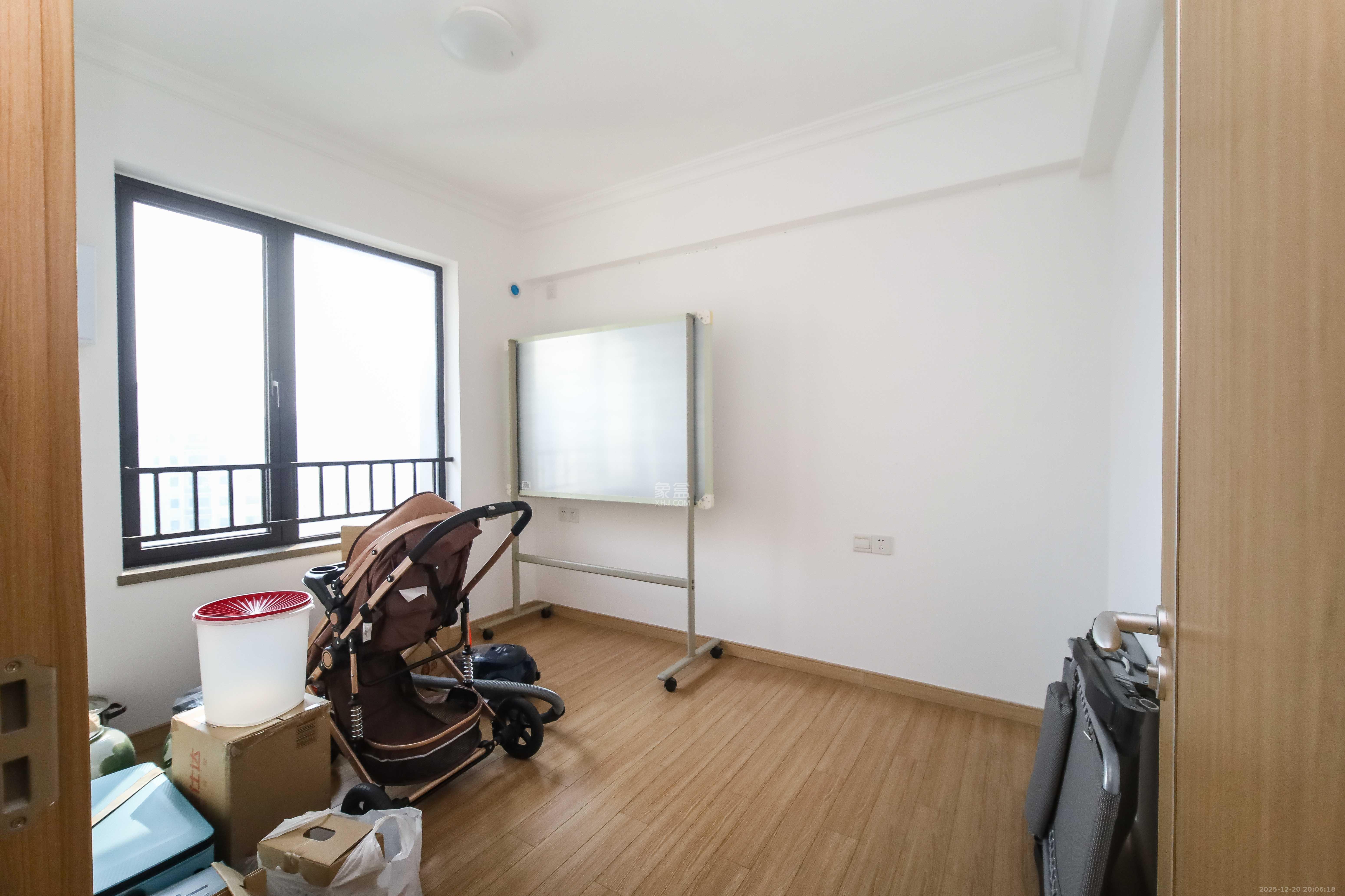 万科金域蓝湾  3室2厅2卫    102.8万卧室