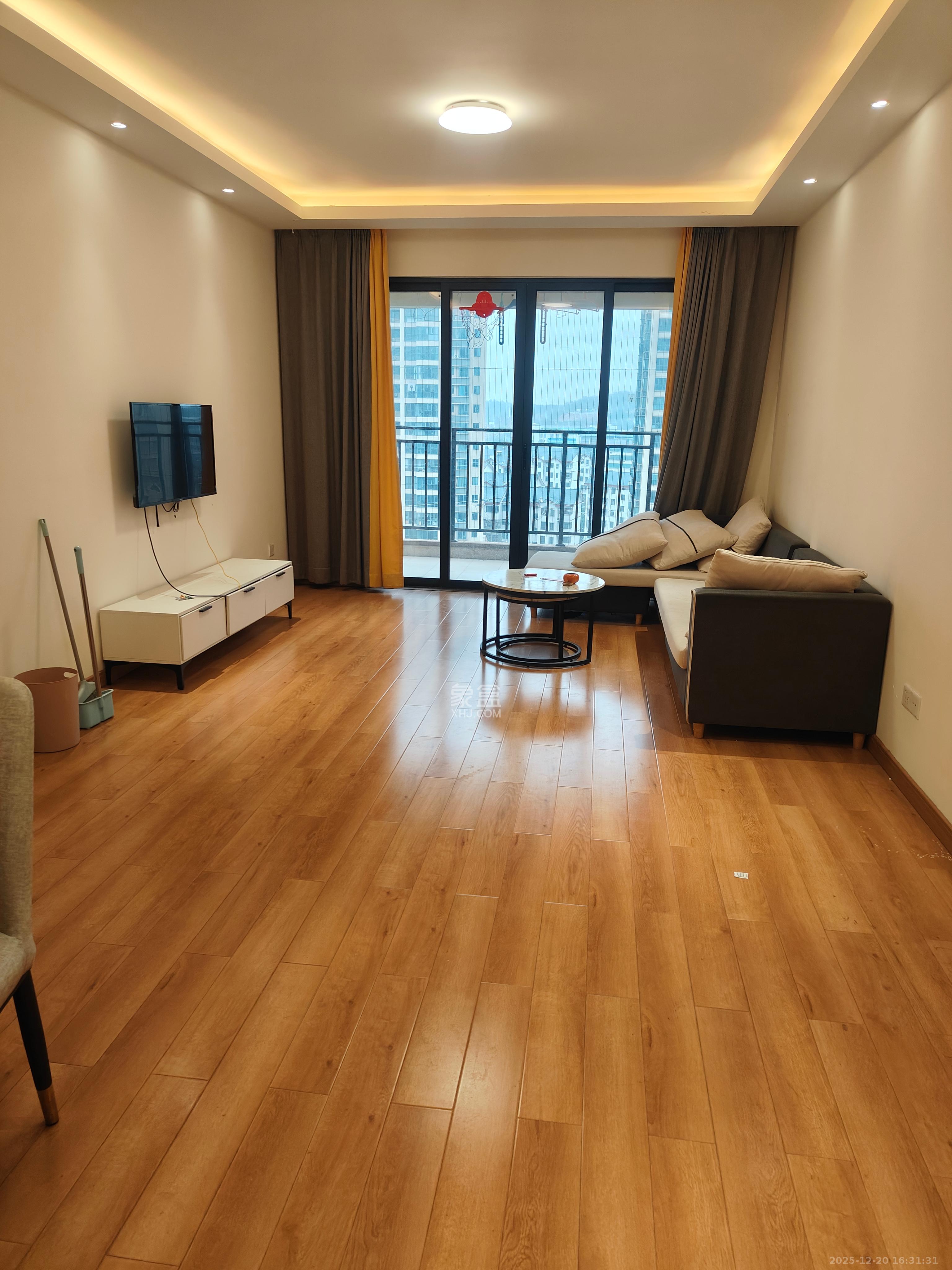 中建璟和城  3室2厅1卫    2300.0元/月