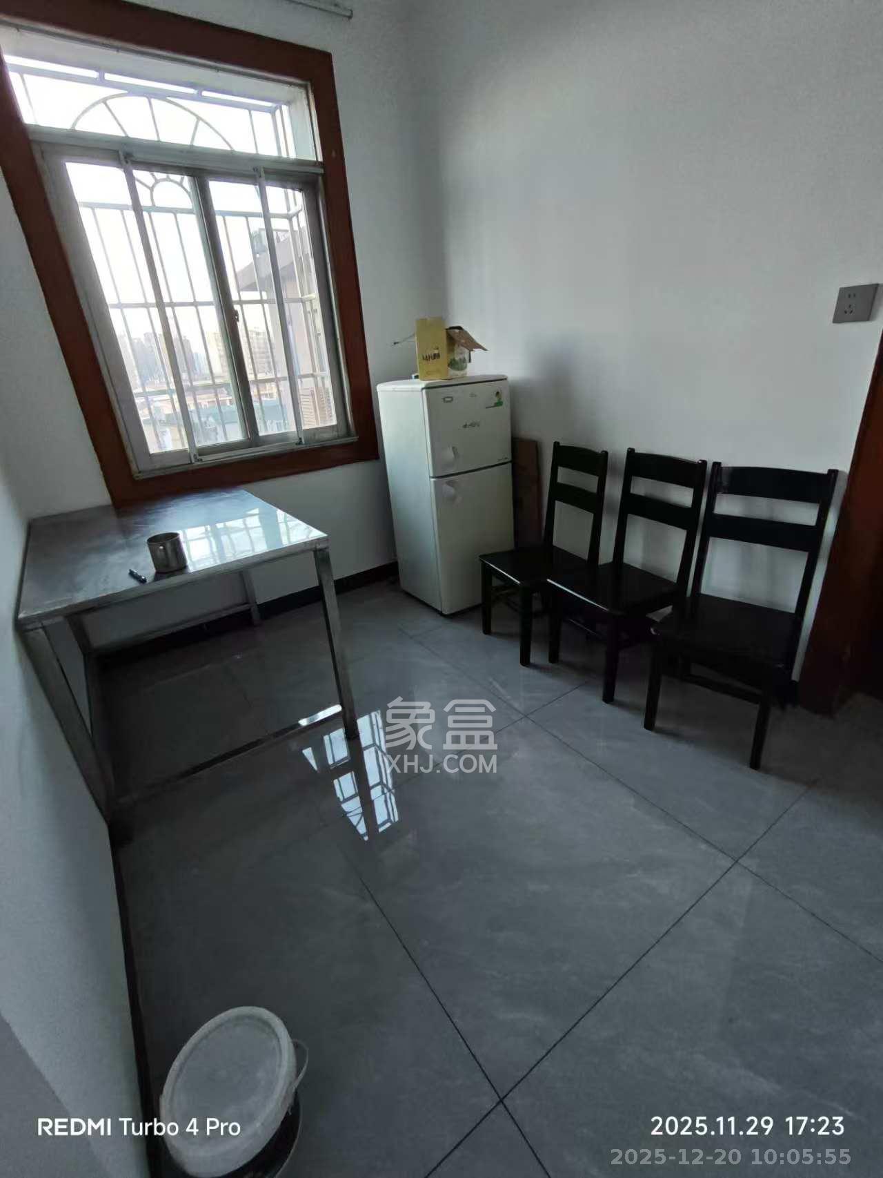 红泥山小区  2室1厅1卫    1200.0元/月