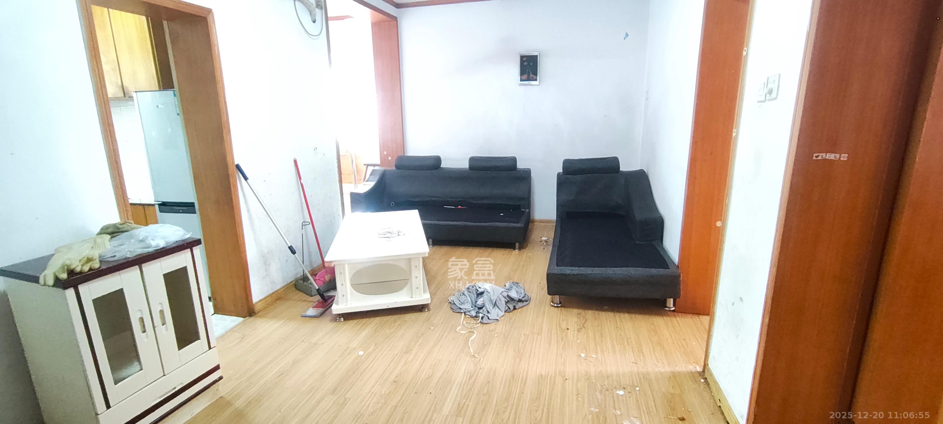 湖开小区（湖南开关厂宿舍）/南大桥社区  3室2厅1卫    1400.0元/月