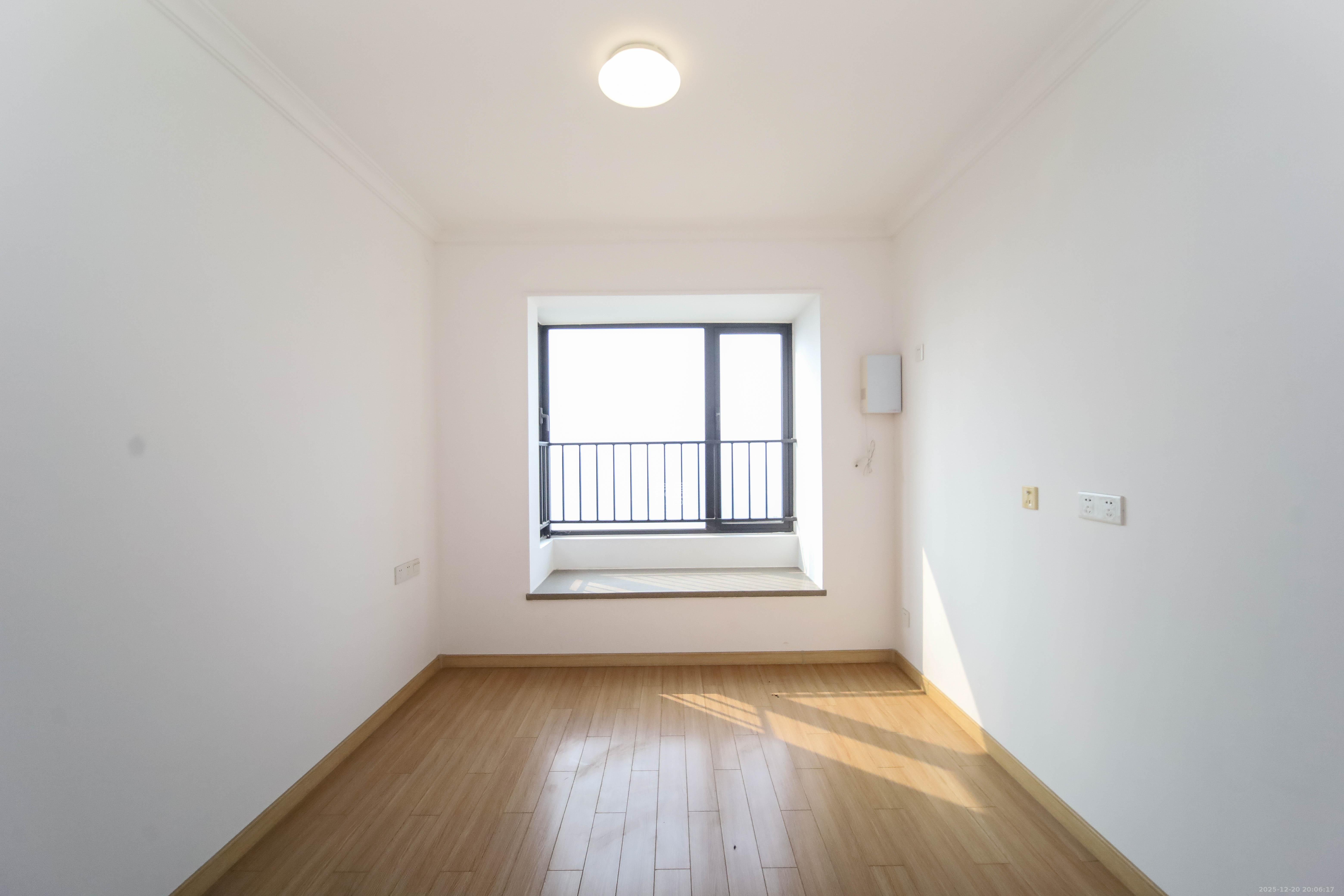 万科金域蓝湾  3室2厅2卫    102.8万卧室