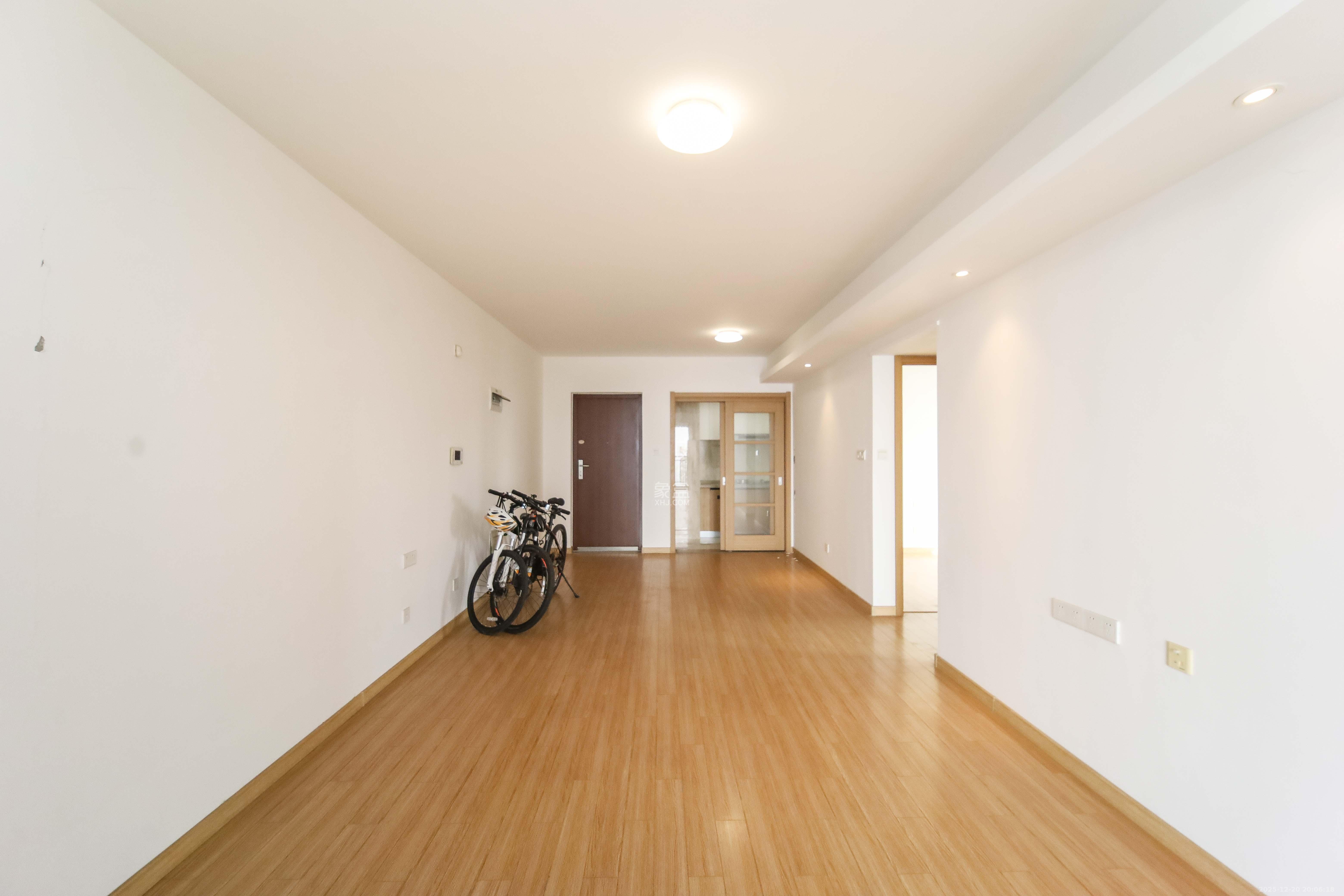 万科金域蓝湾  3室2厅2卫    102.8万客厅