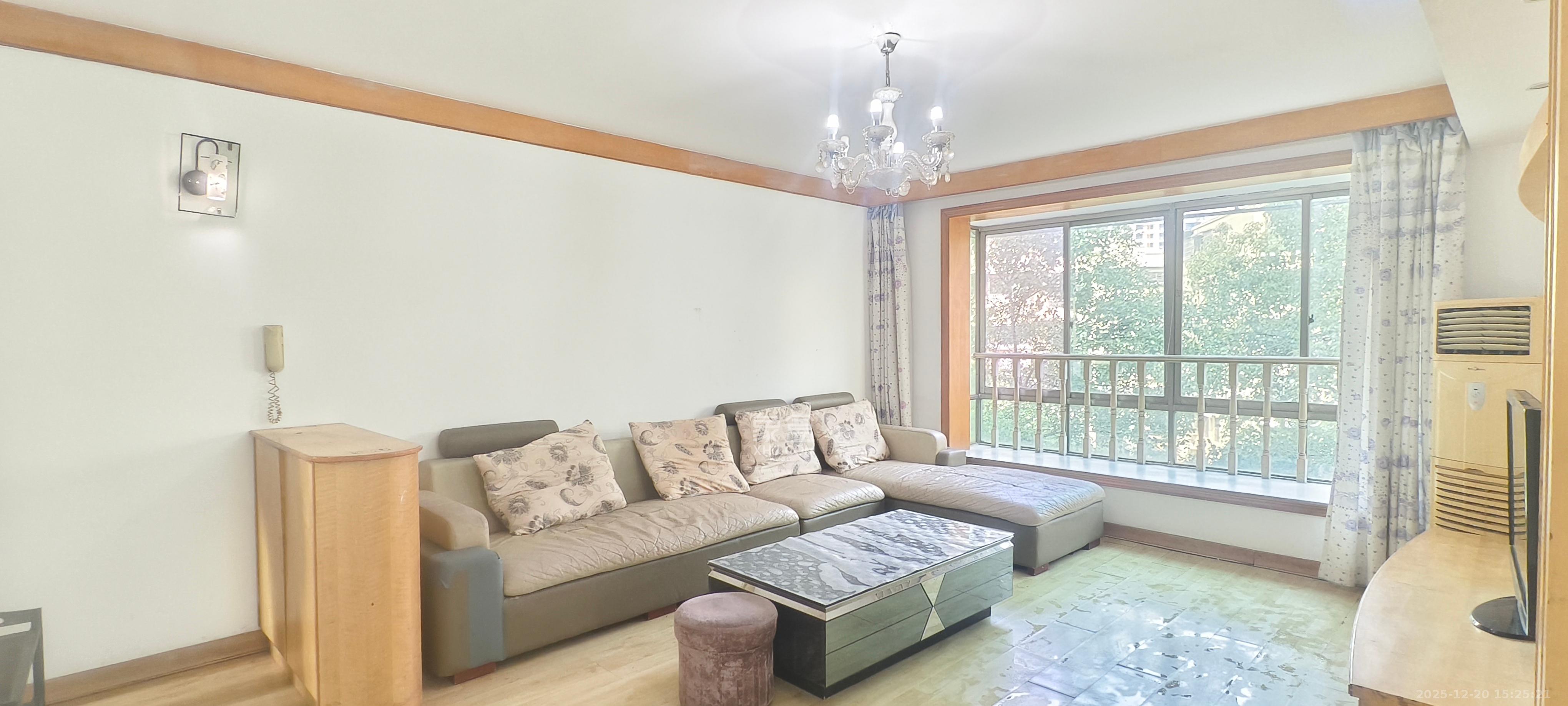 仁和家园  3室2厅2卫    1800.0元/月