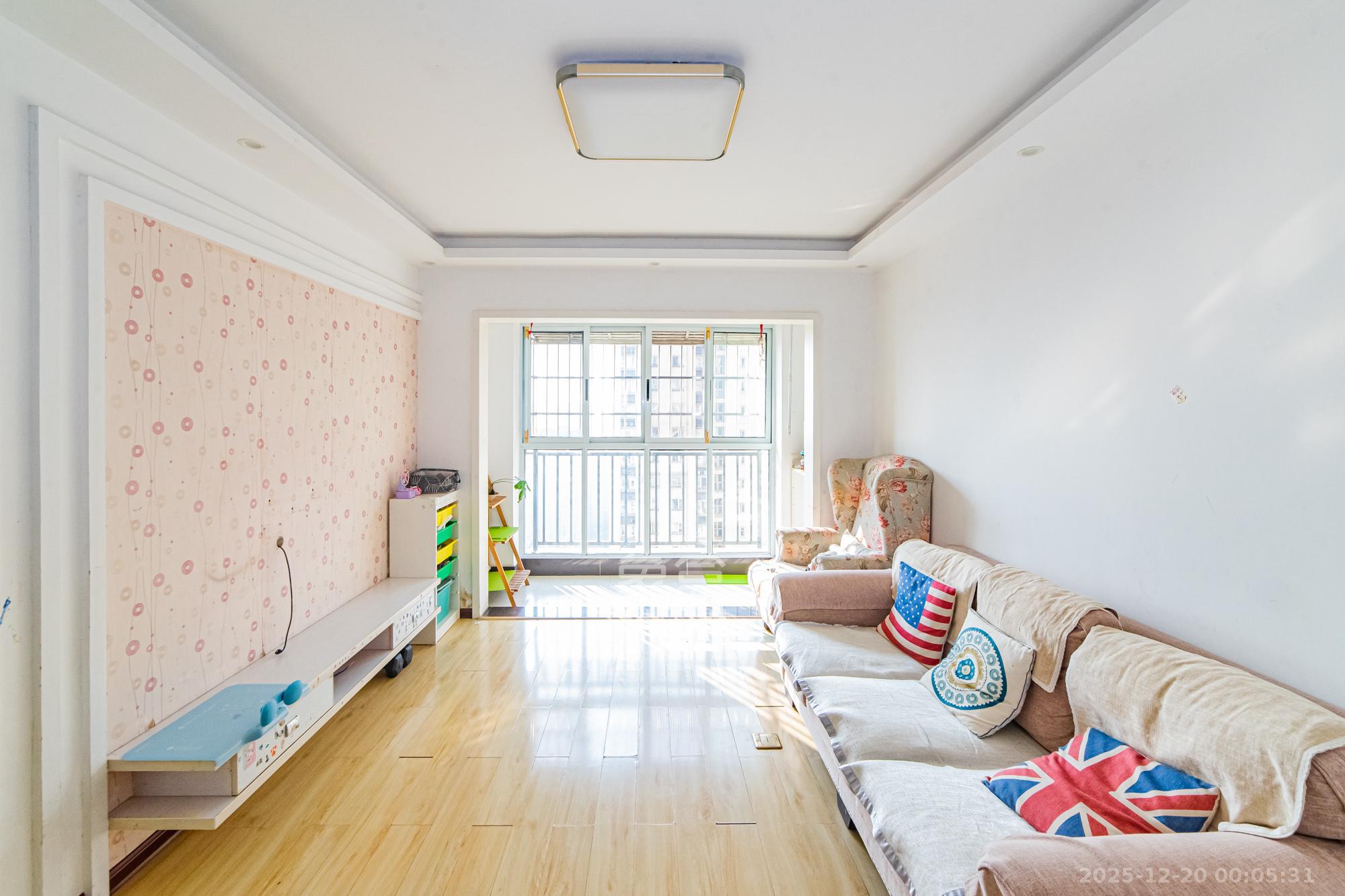 万国城（当代满庭春MOMA）三期  3室2厅2卫    61.3万