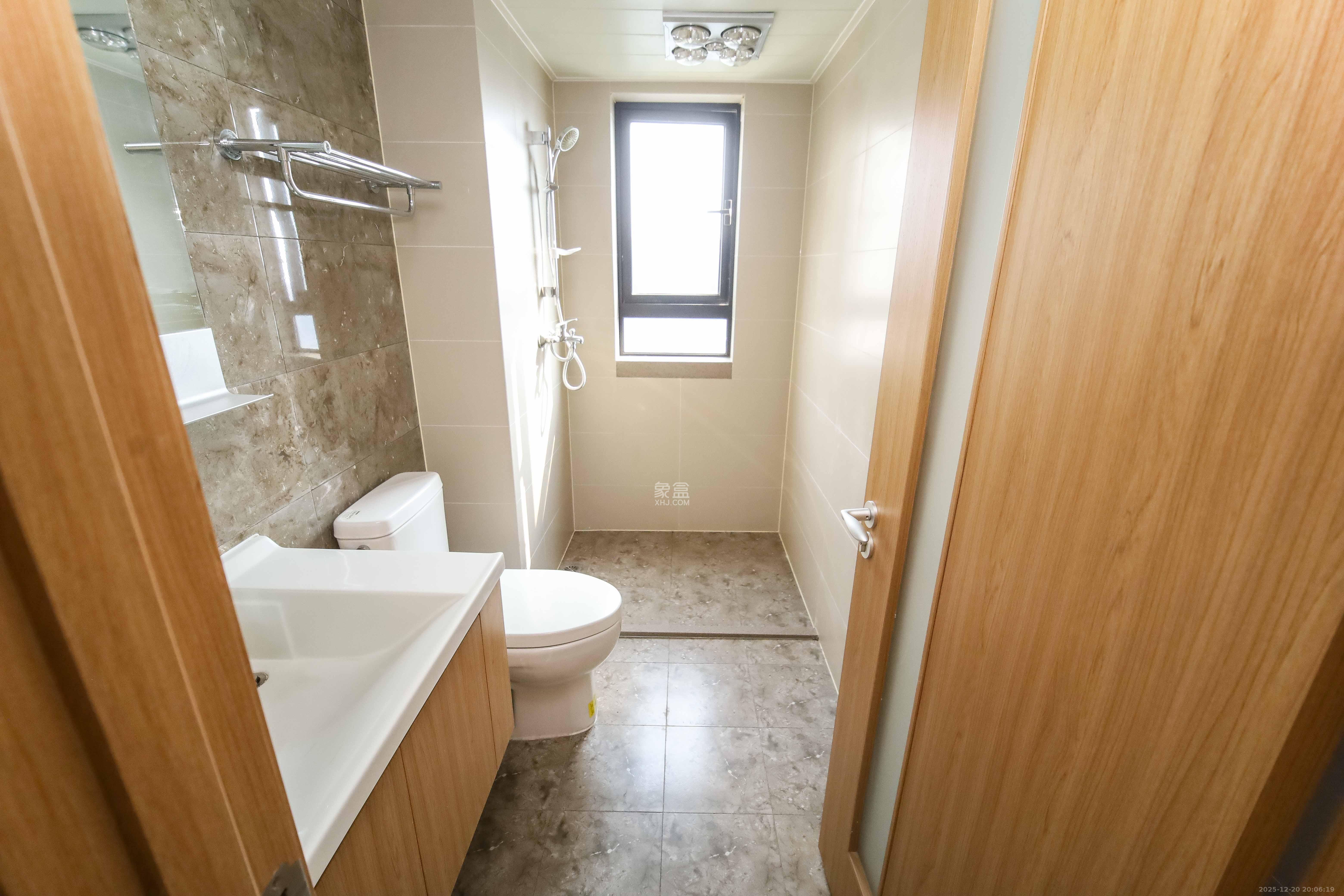 万科金域蓝湾  3室2厅2卫    102.8万卫生间