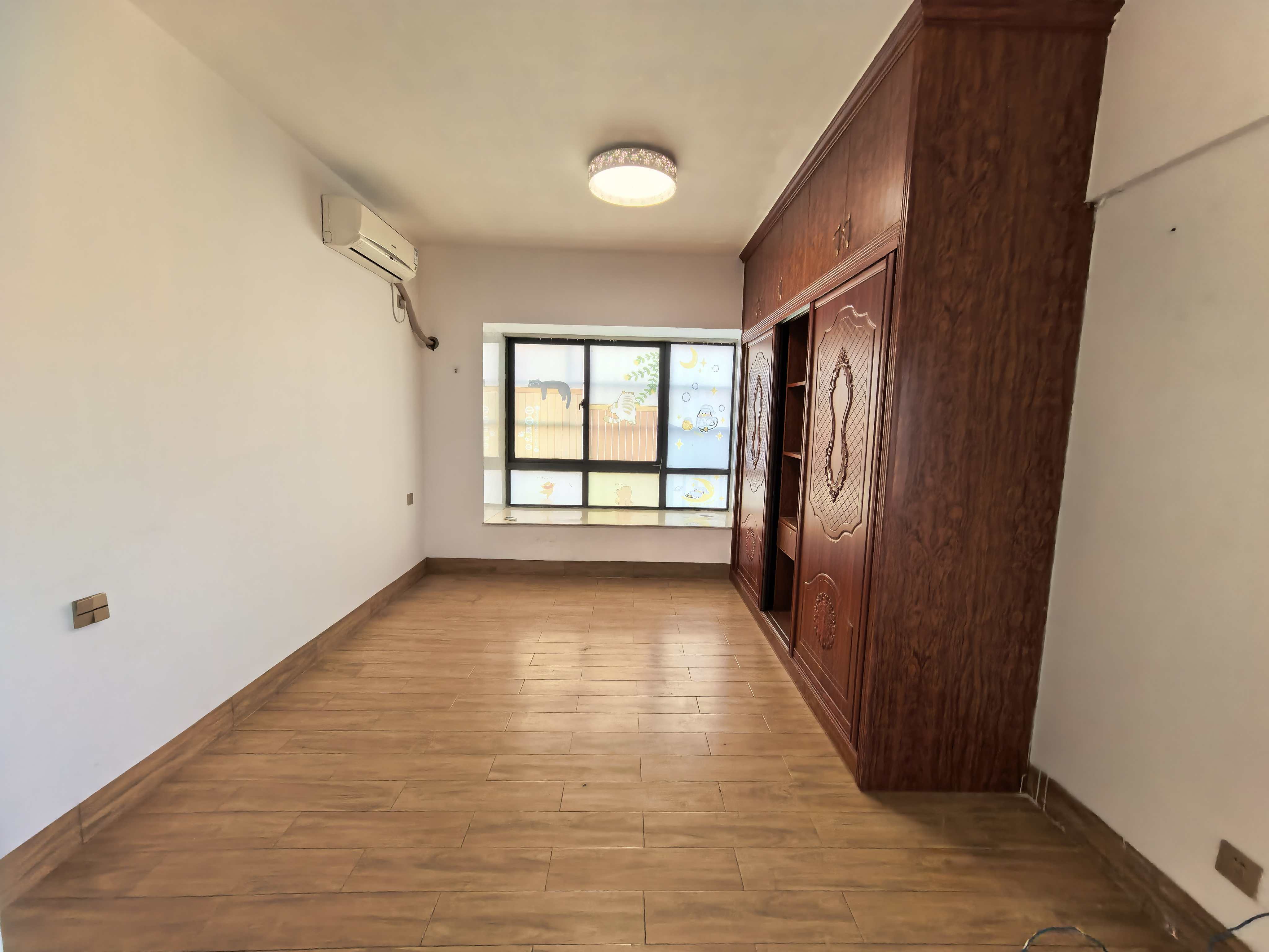 滨江公馆  3室2厅2卫    165.0万