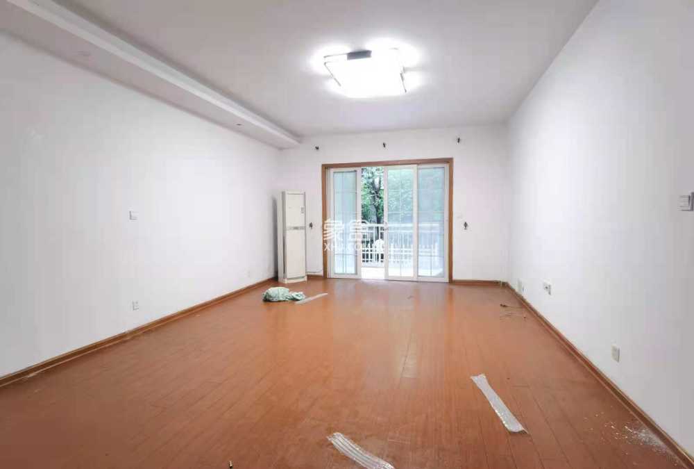 钻石城  6室2厅3卫    120.0万