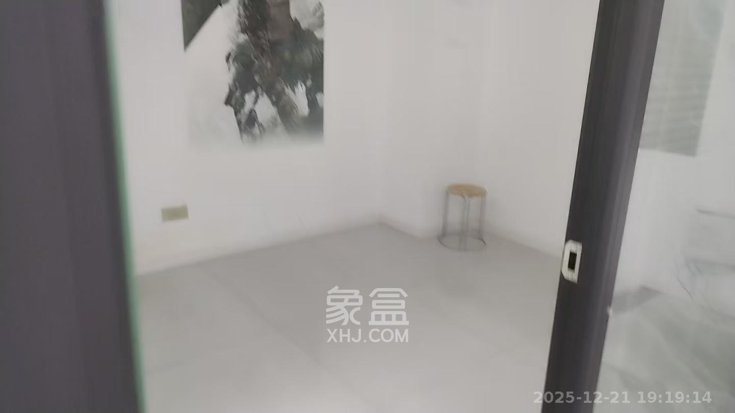 华润置地广场二期 1室1厅1卫 4000.0元/月 华润置地广场二期 1室1厅1卫 4000.0元/月室内图