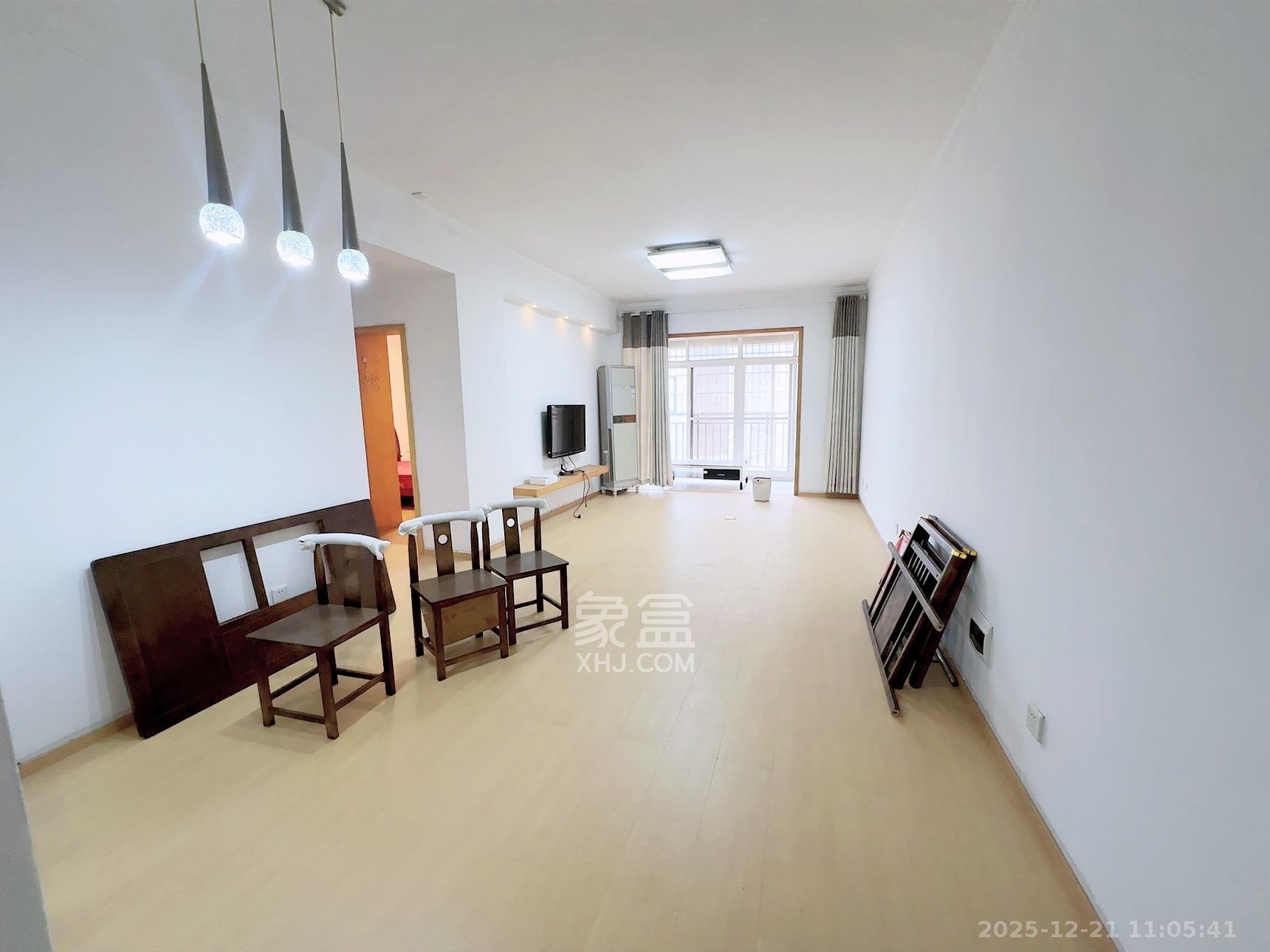 麓山润城  2室2厅2卫    1800.0元/月