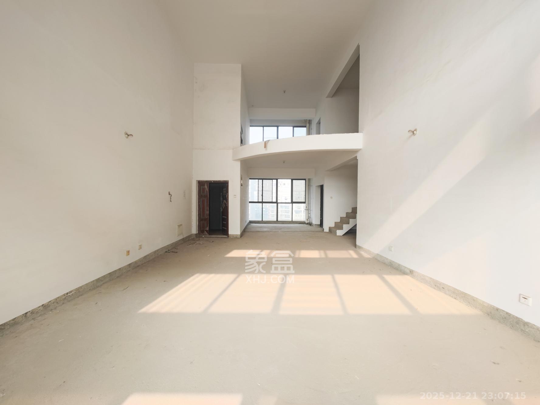 颐和佳园  6室2厅3卫    162.0万