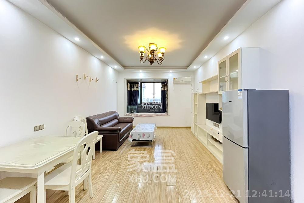 曙光泊岸  1室1厅1卫    2800.0元/月