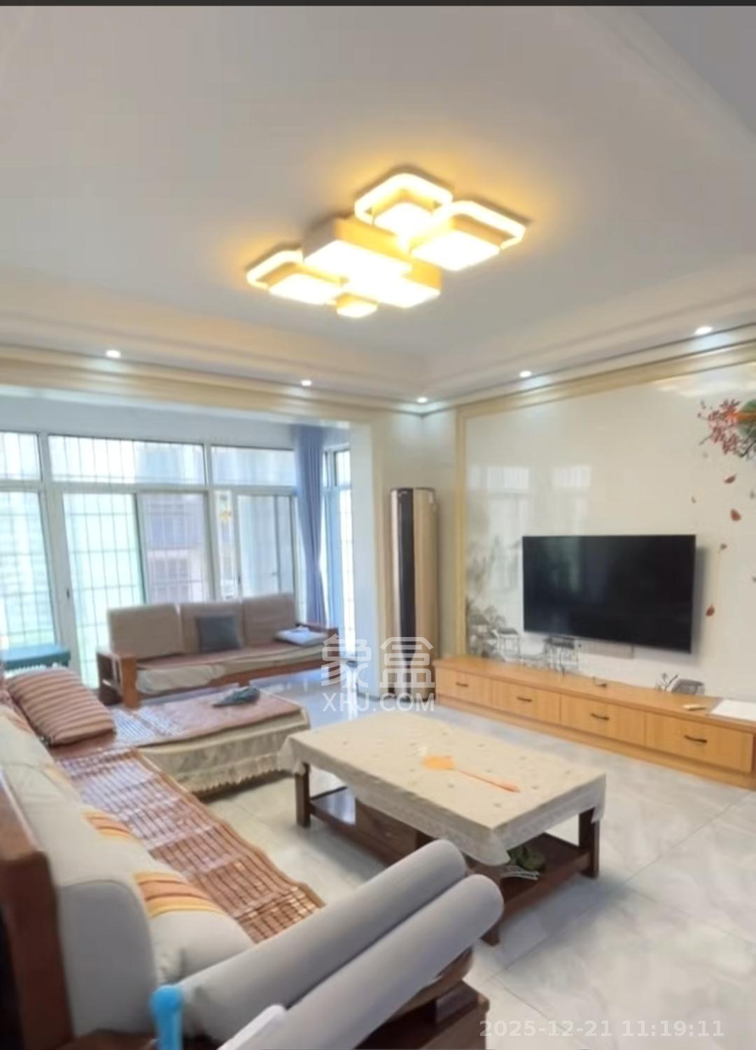 桥头家苑一期  3室2厅1卫    2100.0元/月