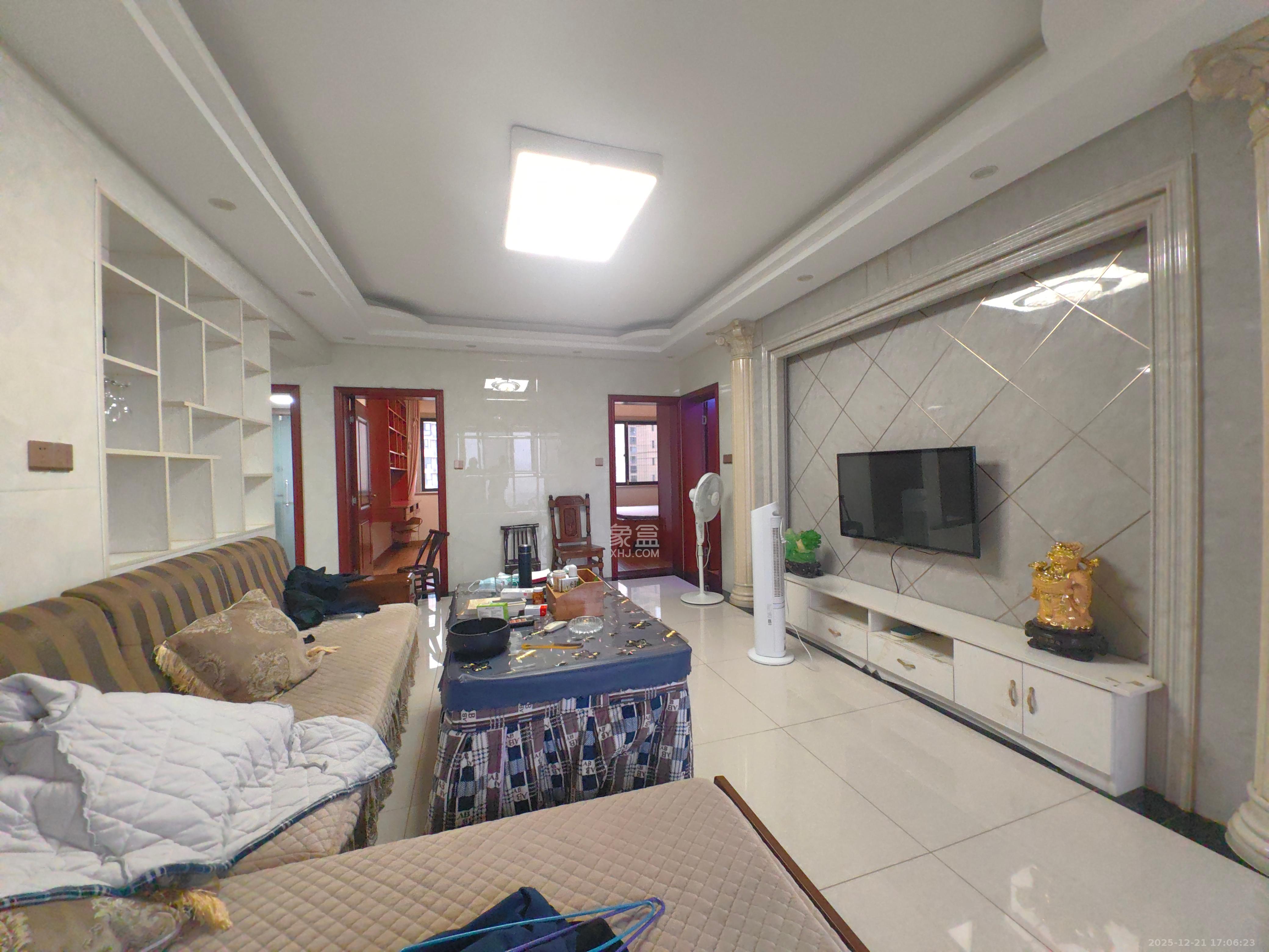 保利香槟国际  3室2厅1卫    2400.0元/月