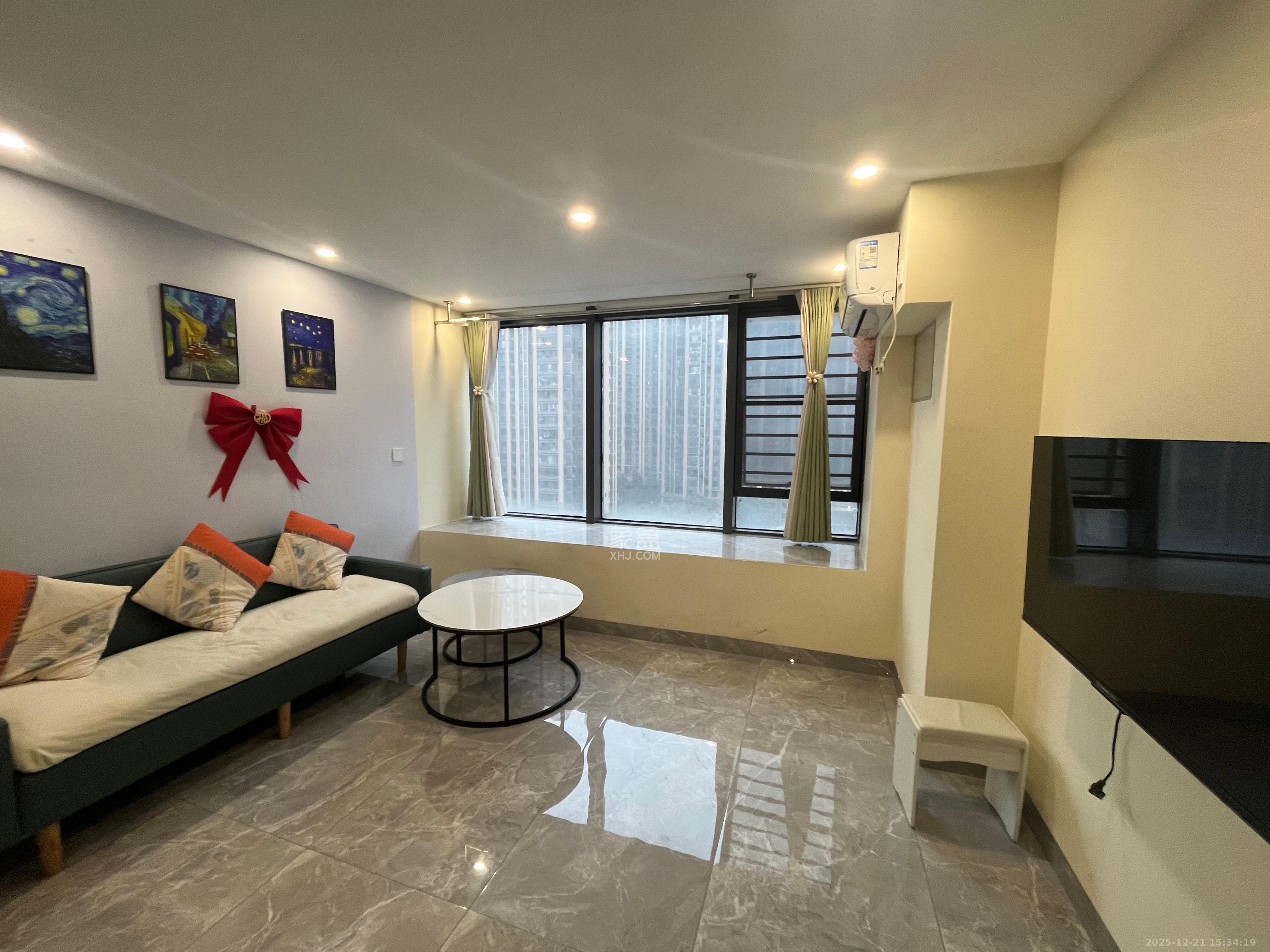 龙湖铂金岛  2室1厅1卫    2500.0元/月