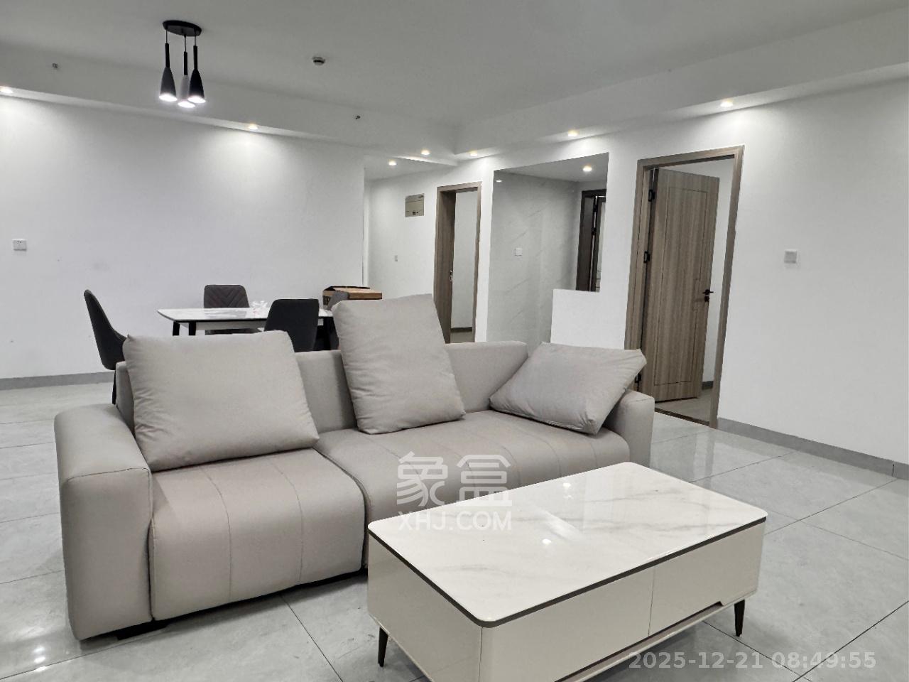 北辰三角洲E7区  4室2厅2卫    4500.0元/月