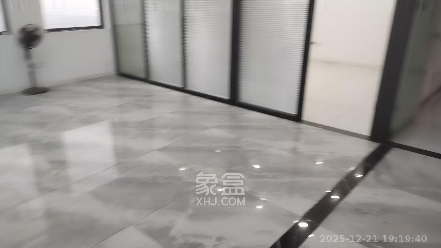 华润置地广场二期  1室1厅1卫    4000.0元/月