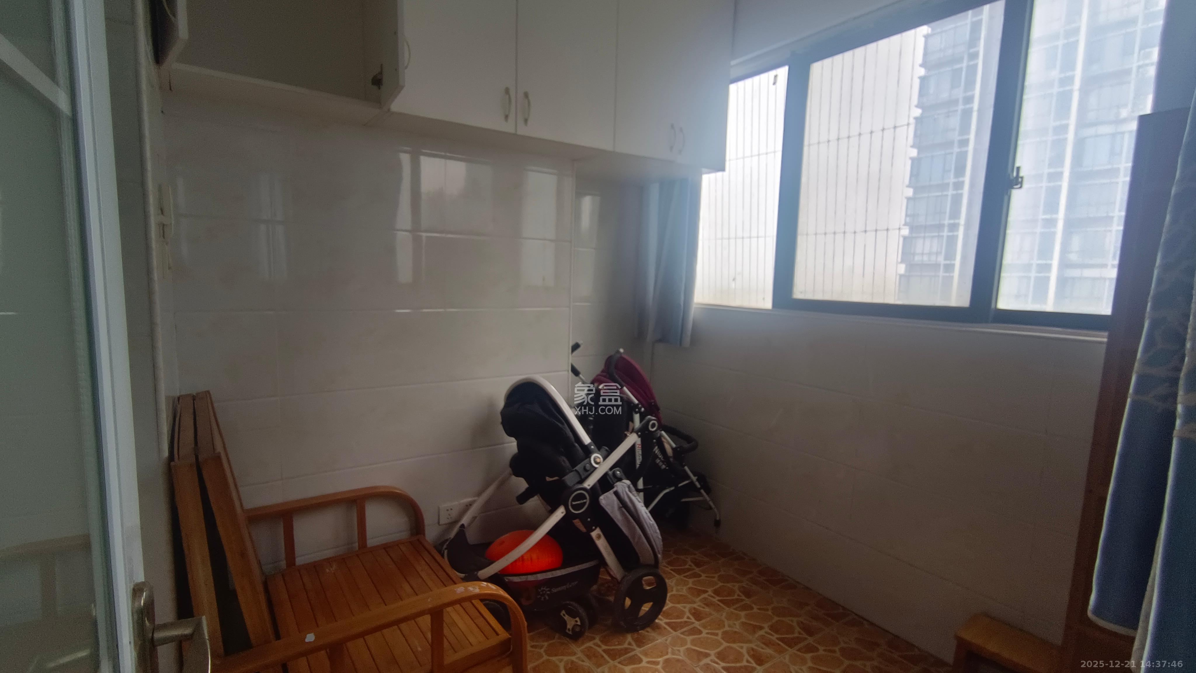 湘江世纪城聚江苑  3室2厅2卫    2200.0元/月