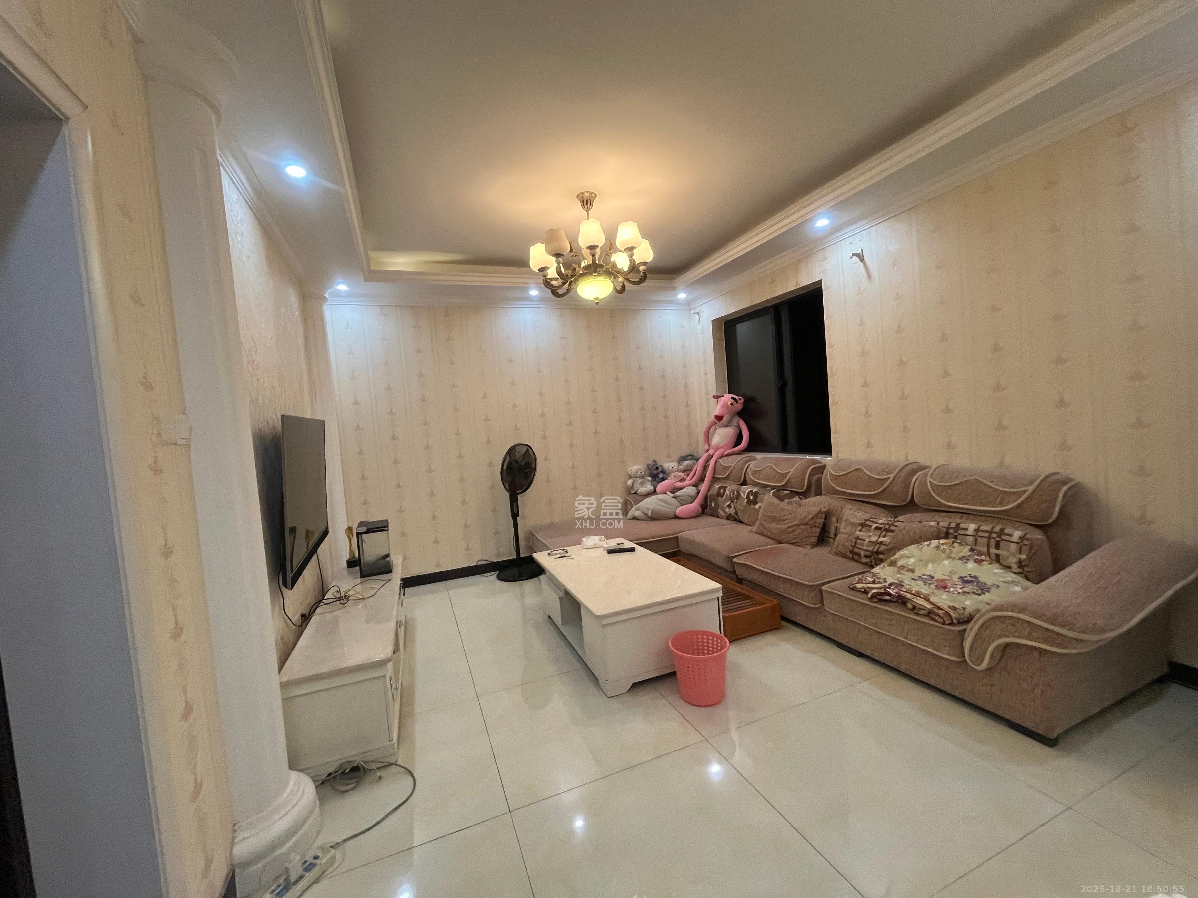 保利花园  3室2厅1卫    2200.0元/月