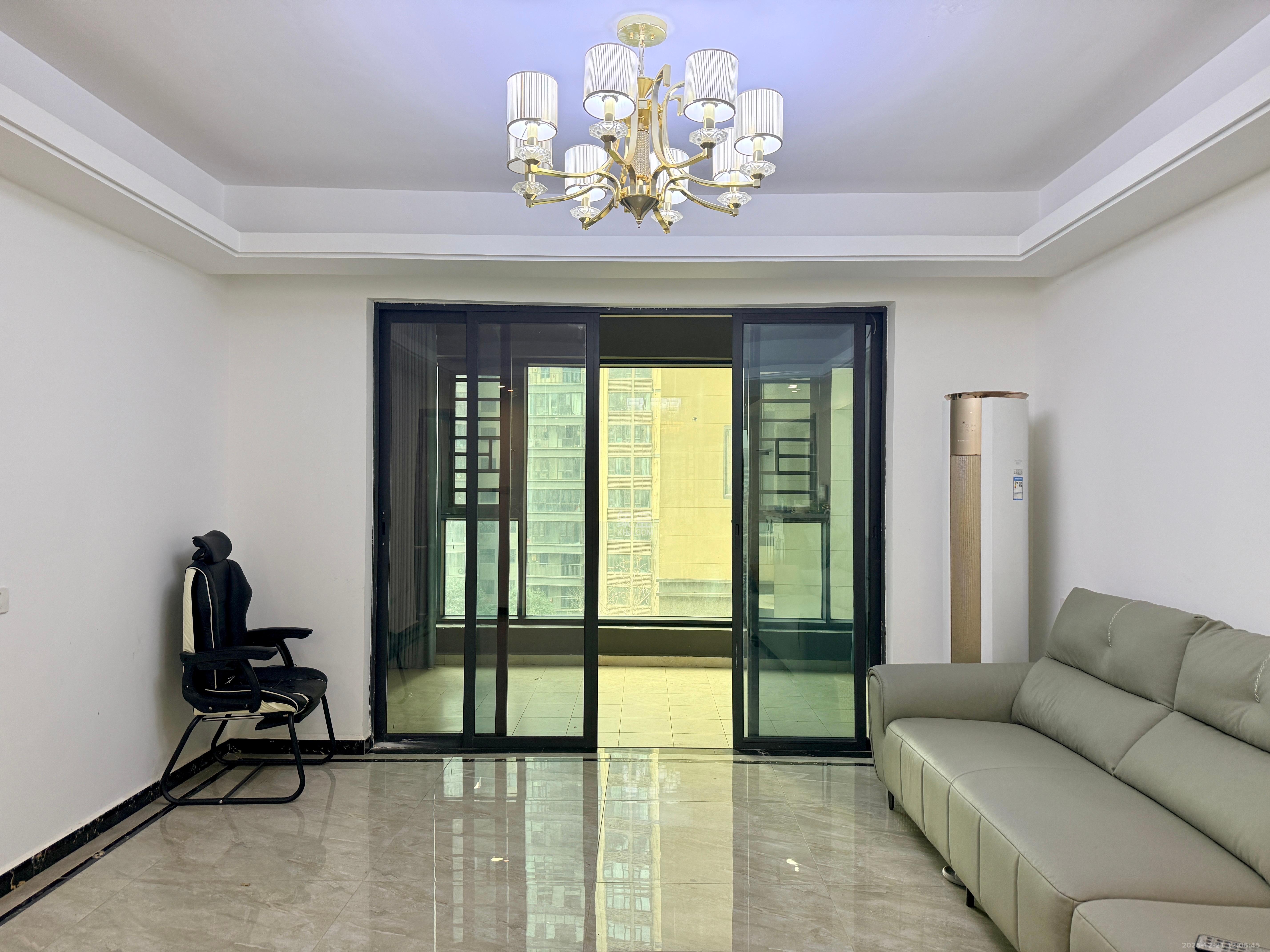 万润滨江天著  4室2厅2卫    2800.0元/月