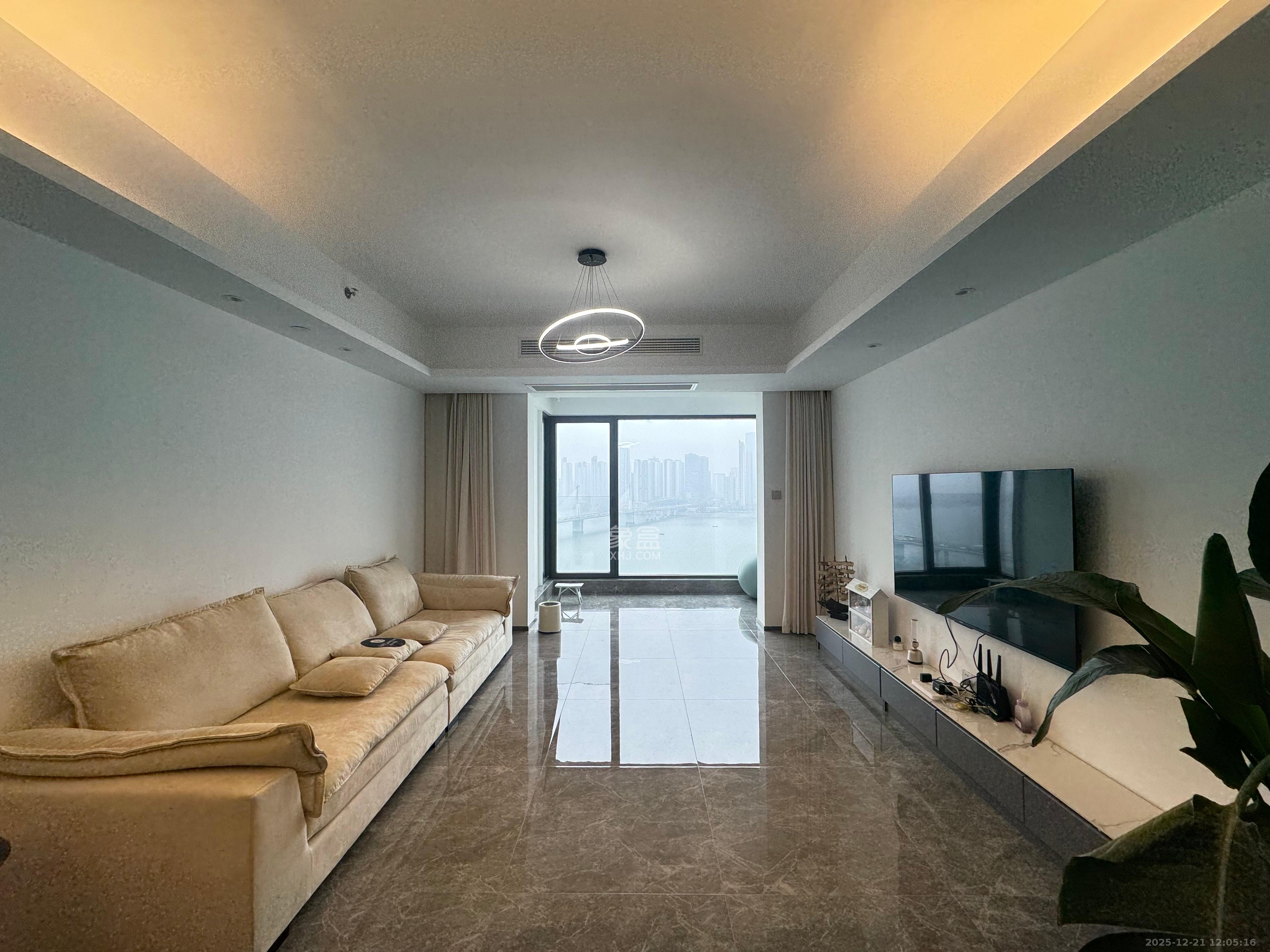 北辰瀚江府  3室2厅2卫    8500.0元/月