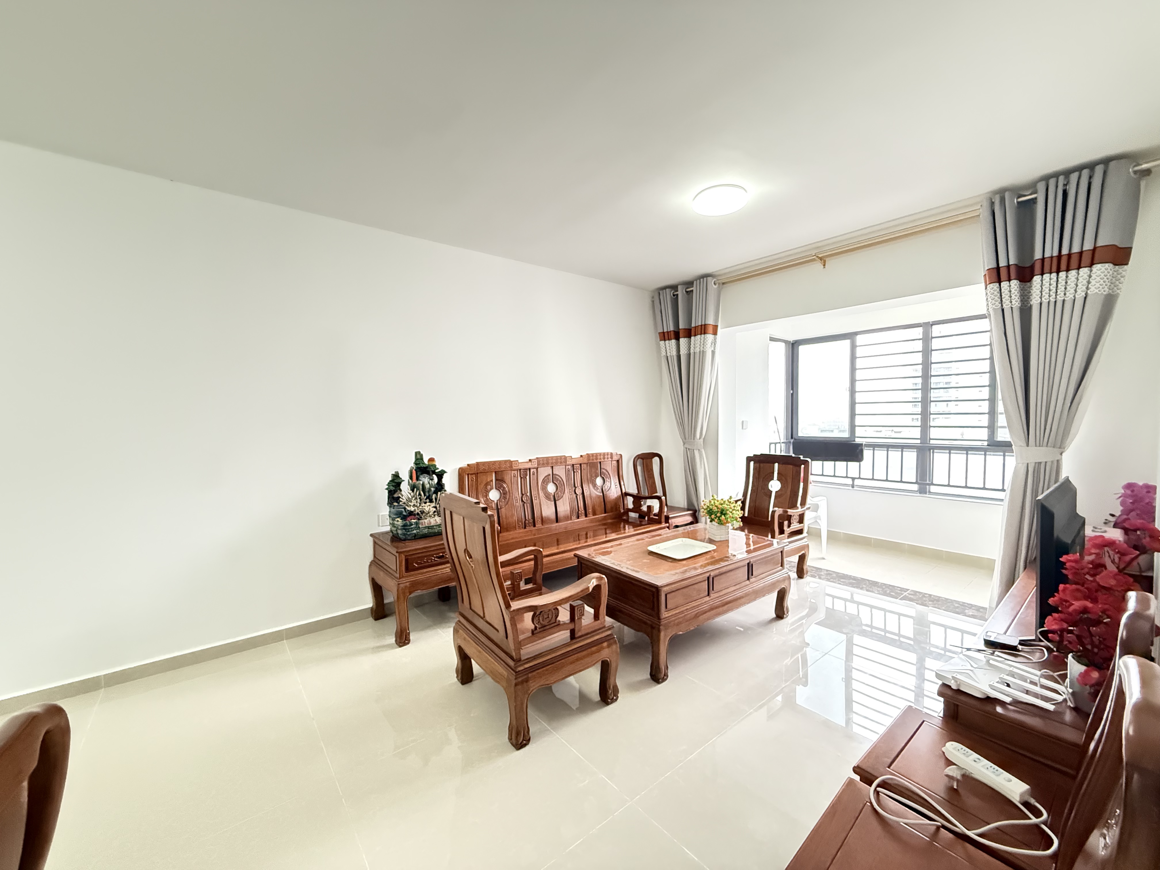 坡巷雅苑  3室1厅1卫    2400.0元/月