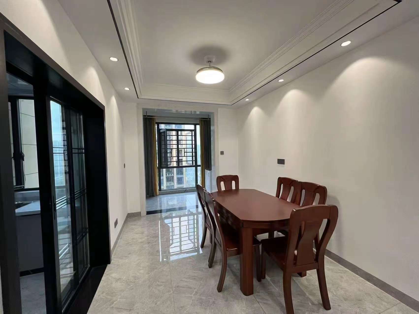 英伦首府金域豪廷  3室2厅2卫    2600.0元/月