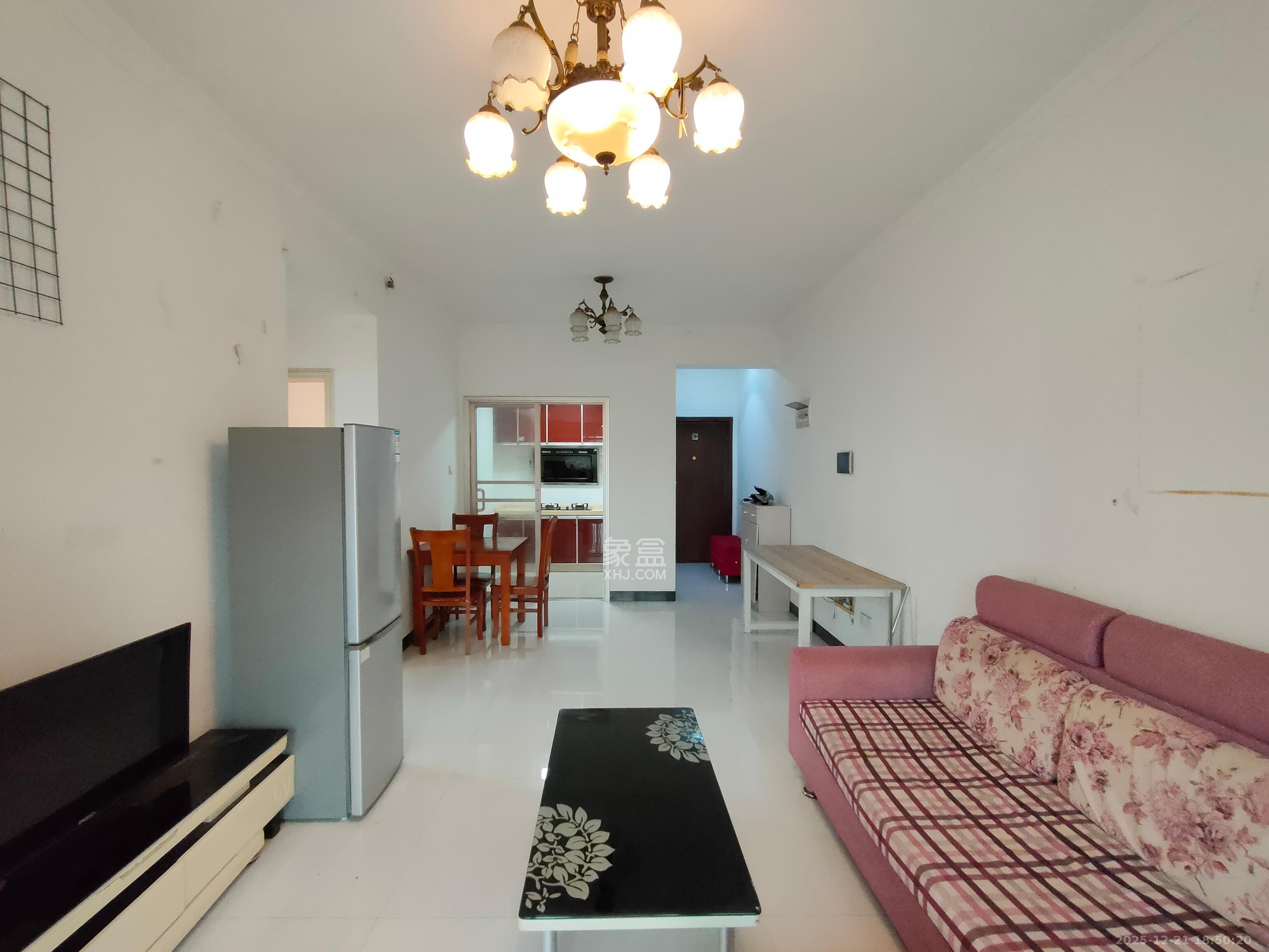 泊爱蓝湾  2室2厅1卫    2100.0元/月