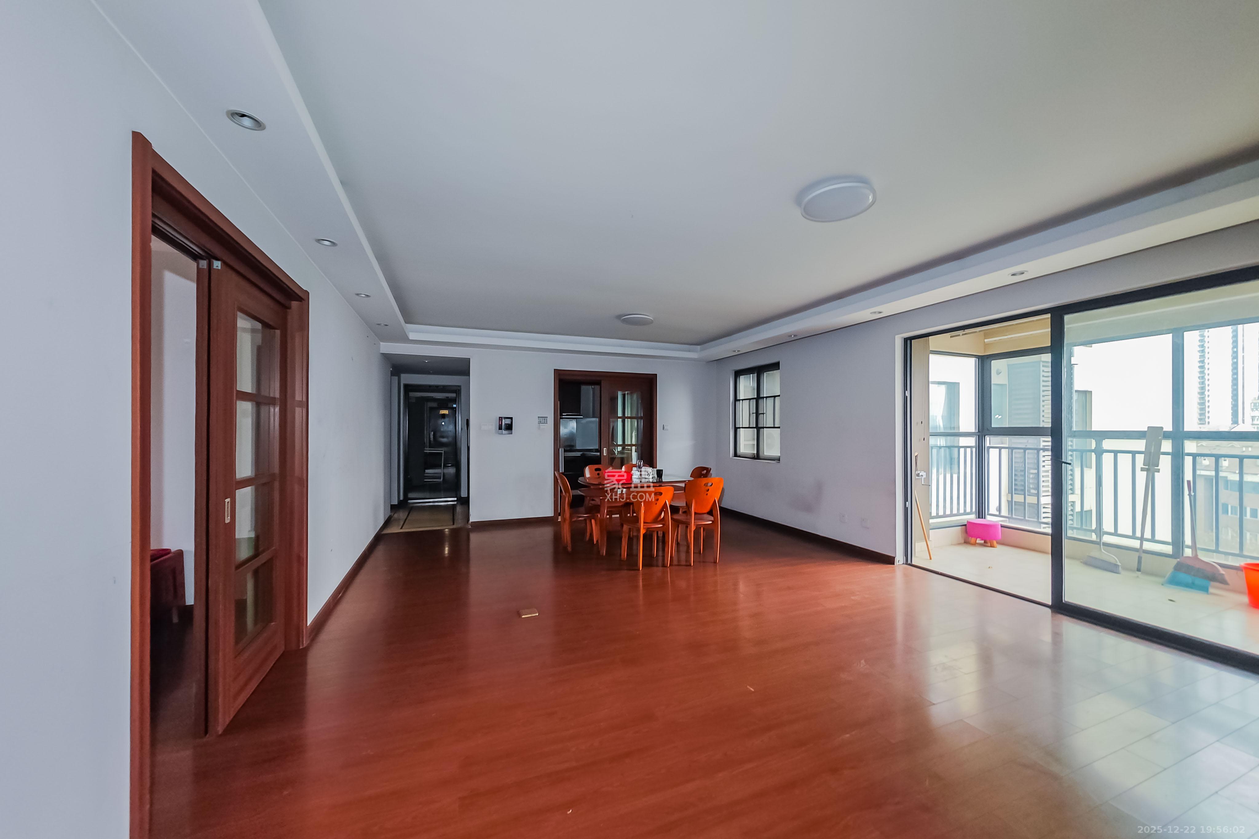 万科金域华府三四期  4室2厅2卫    138.0万