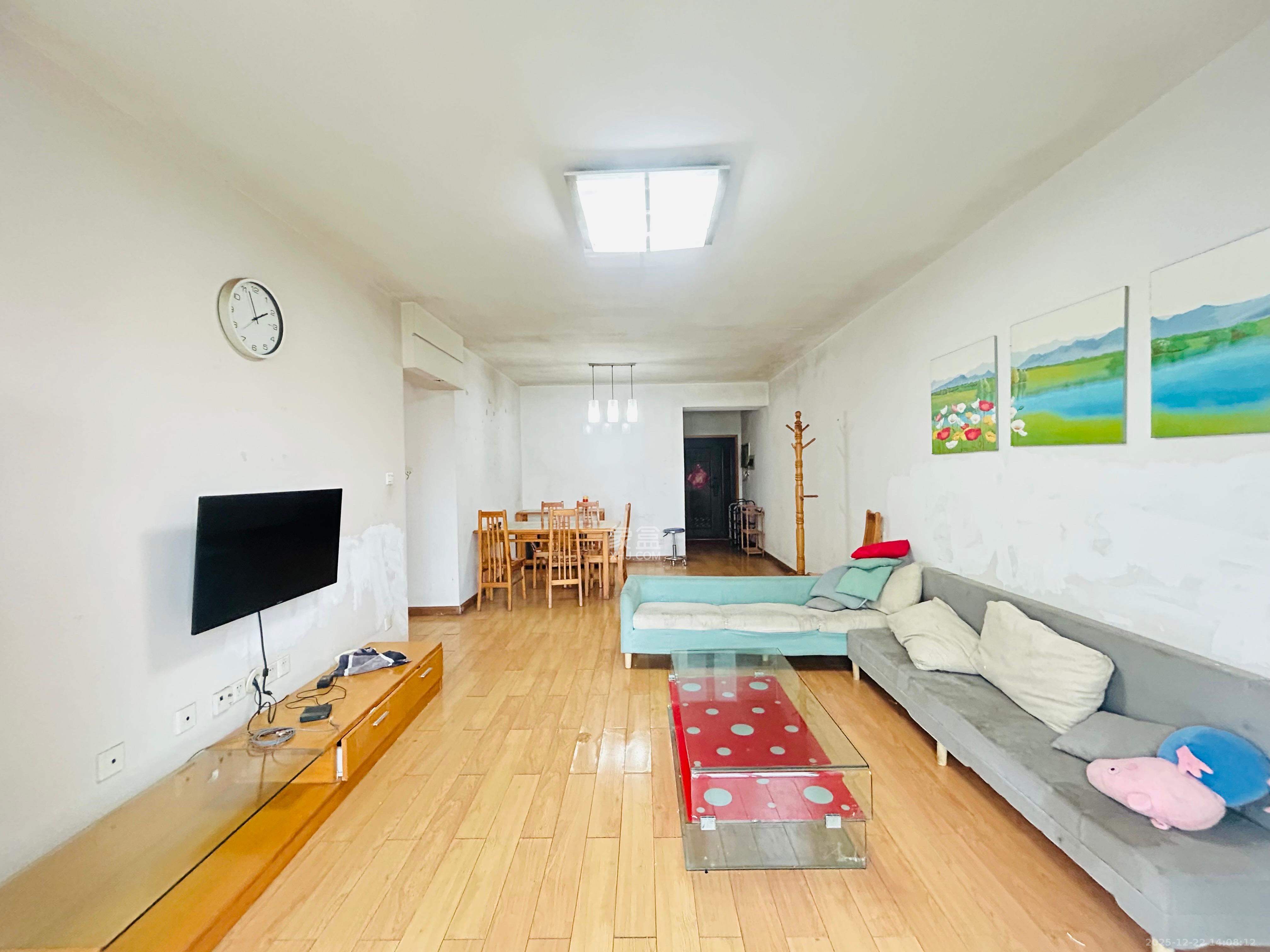 湘麓国际  3室2厅2卫    2400.0元/月